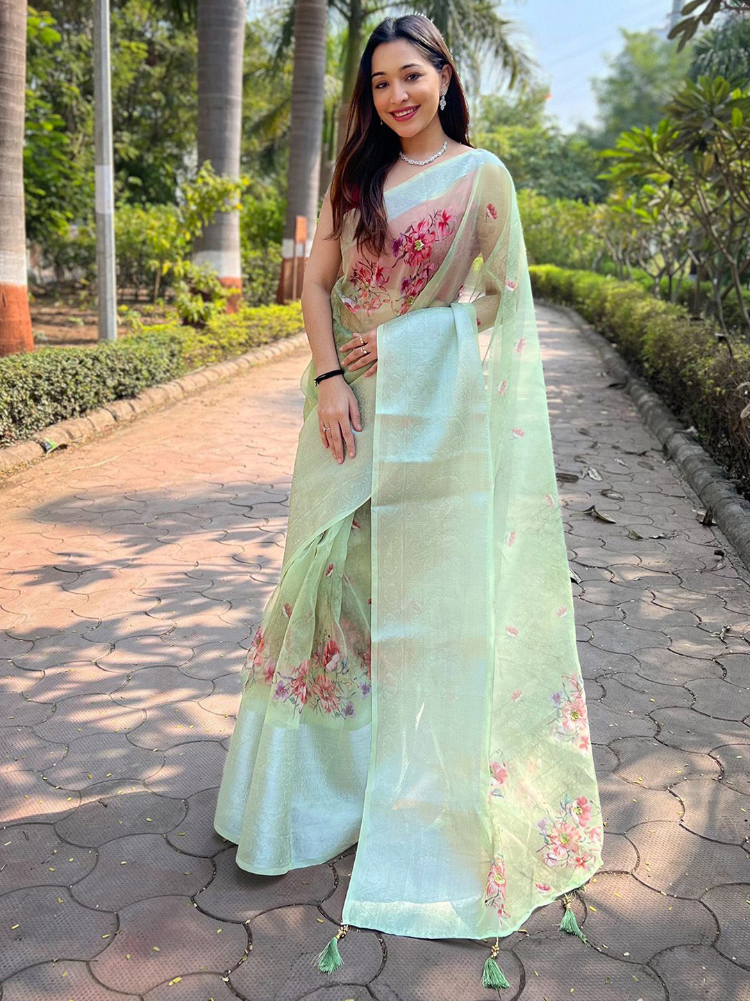 

elora Floral Zari Organza Saree, Green