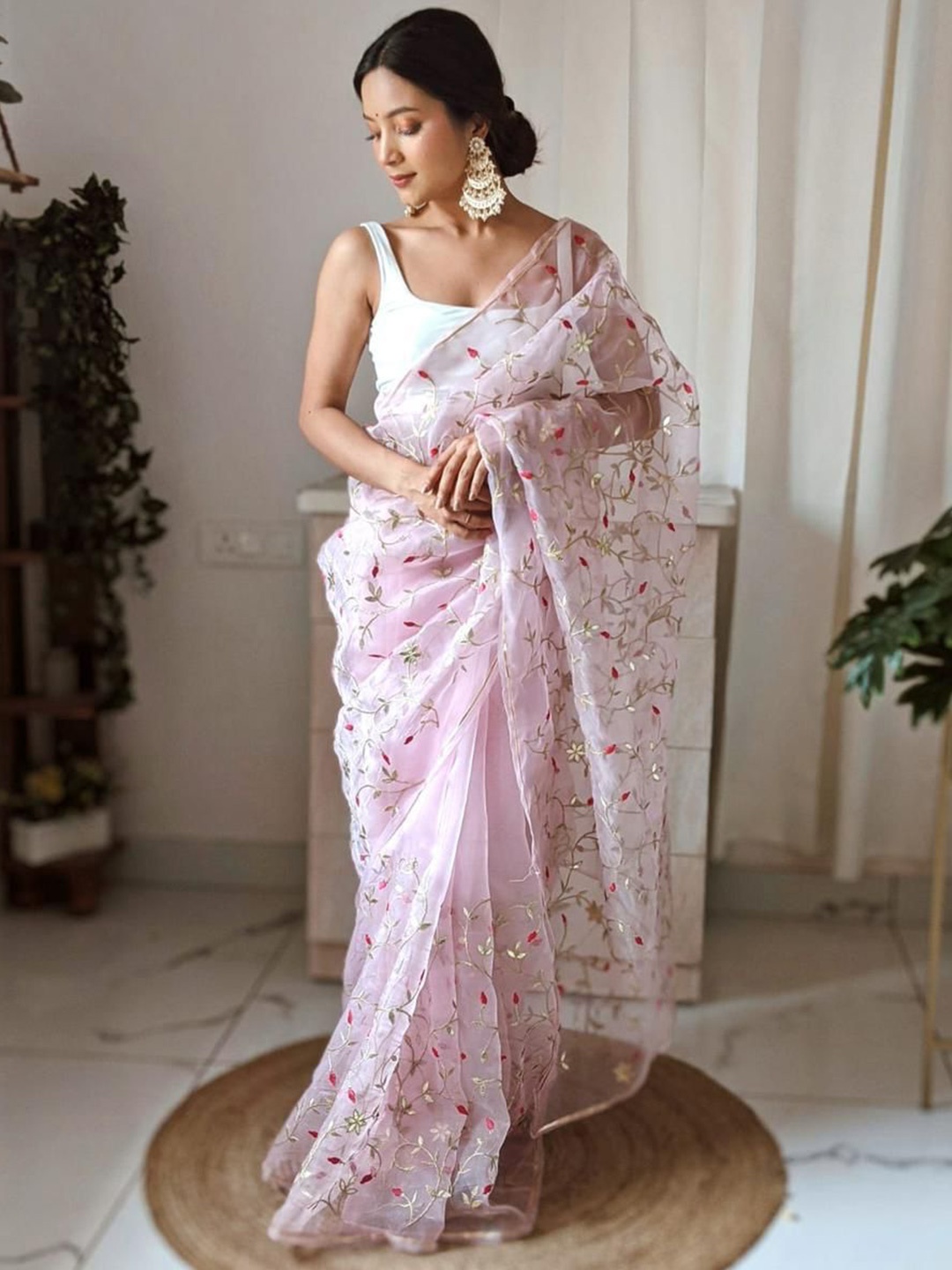 

elora Embellished Embroidered Organza Saree, Pink