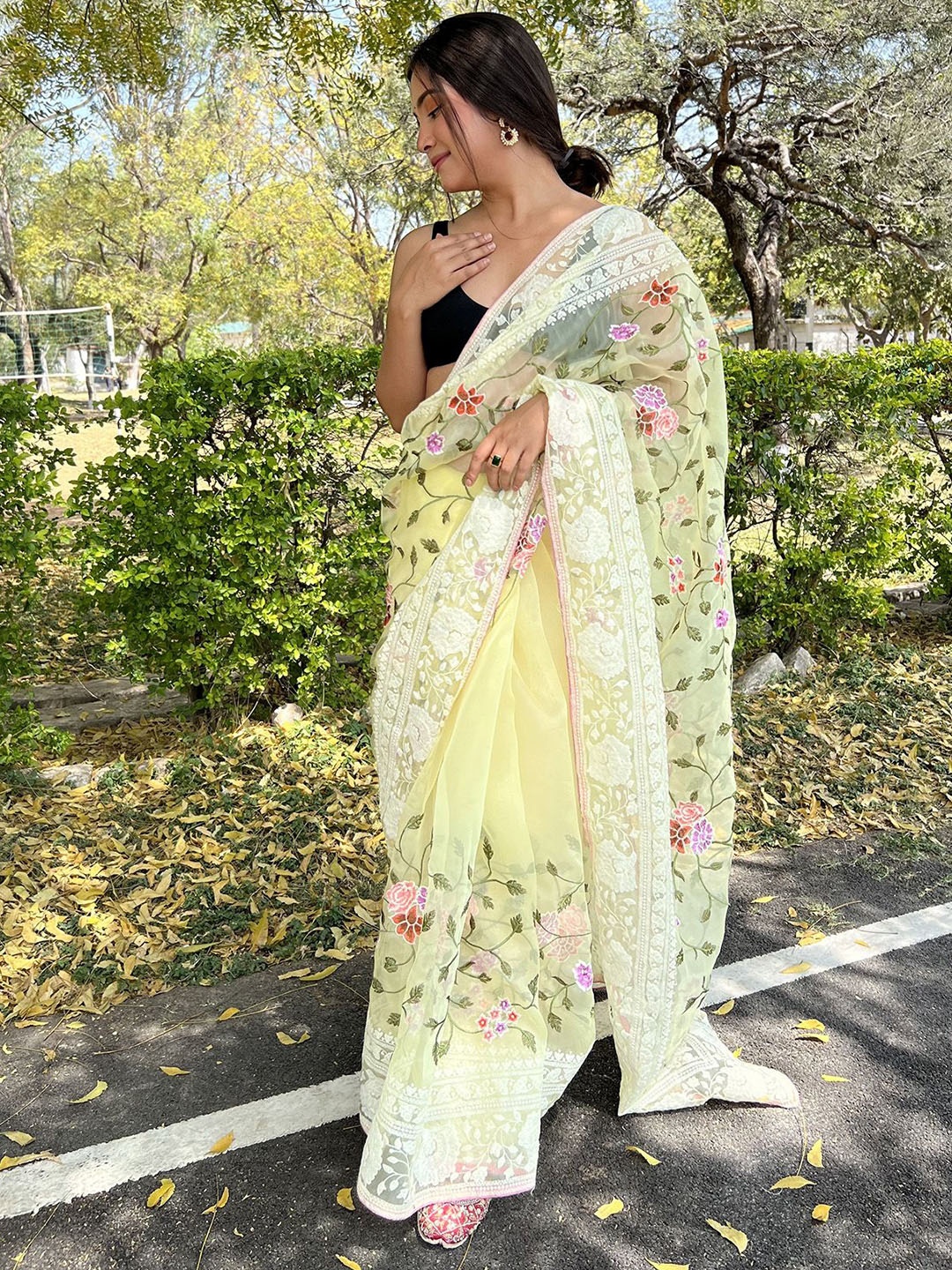 

elora Ethnic Motif Embroidered Saree, Yellow