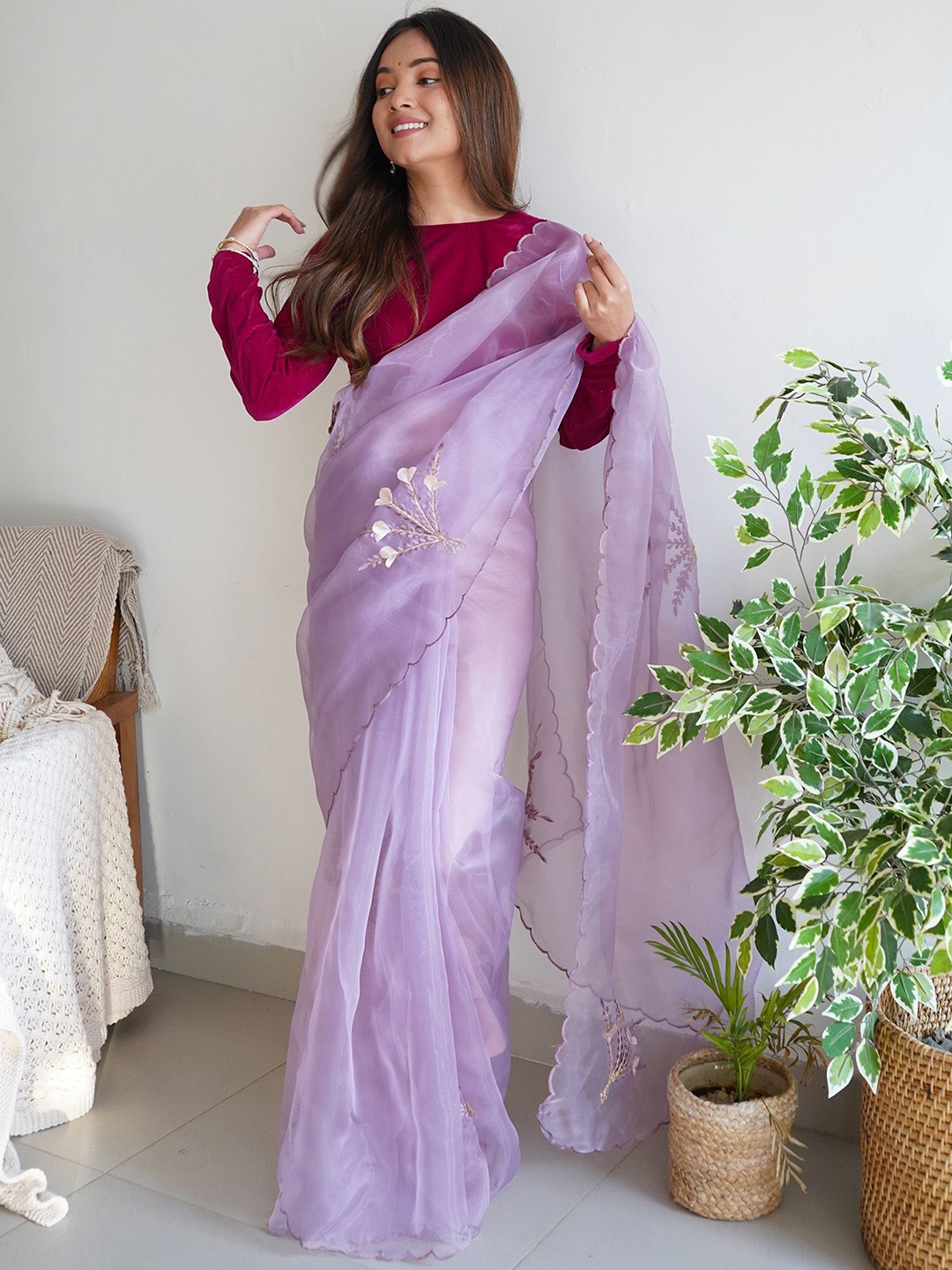 

elora Ethnic Motifs Embroidered Saree, Lavender