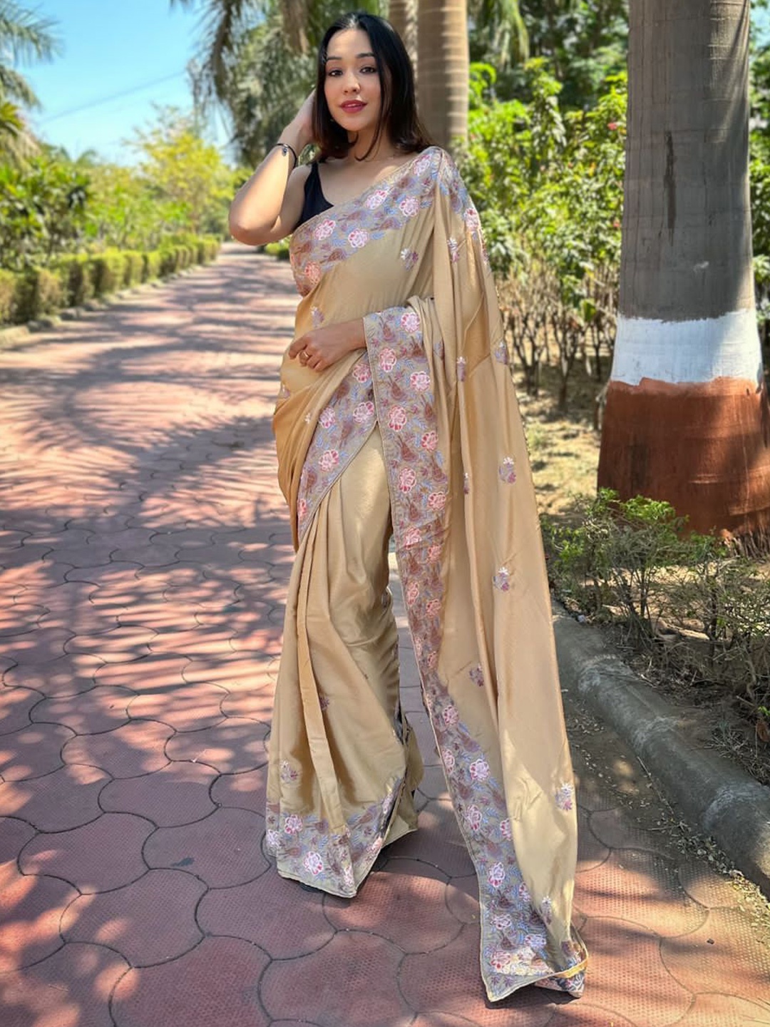 elora Floral Embroidered Saree, Cream