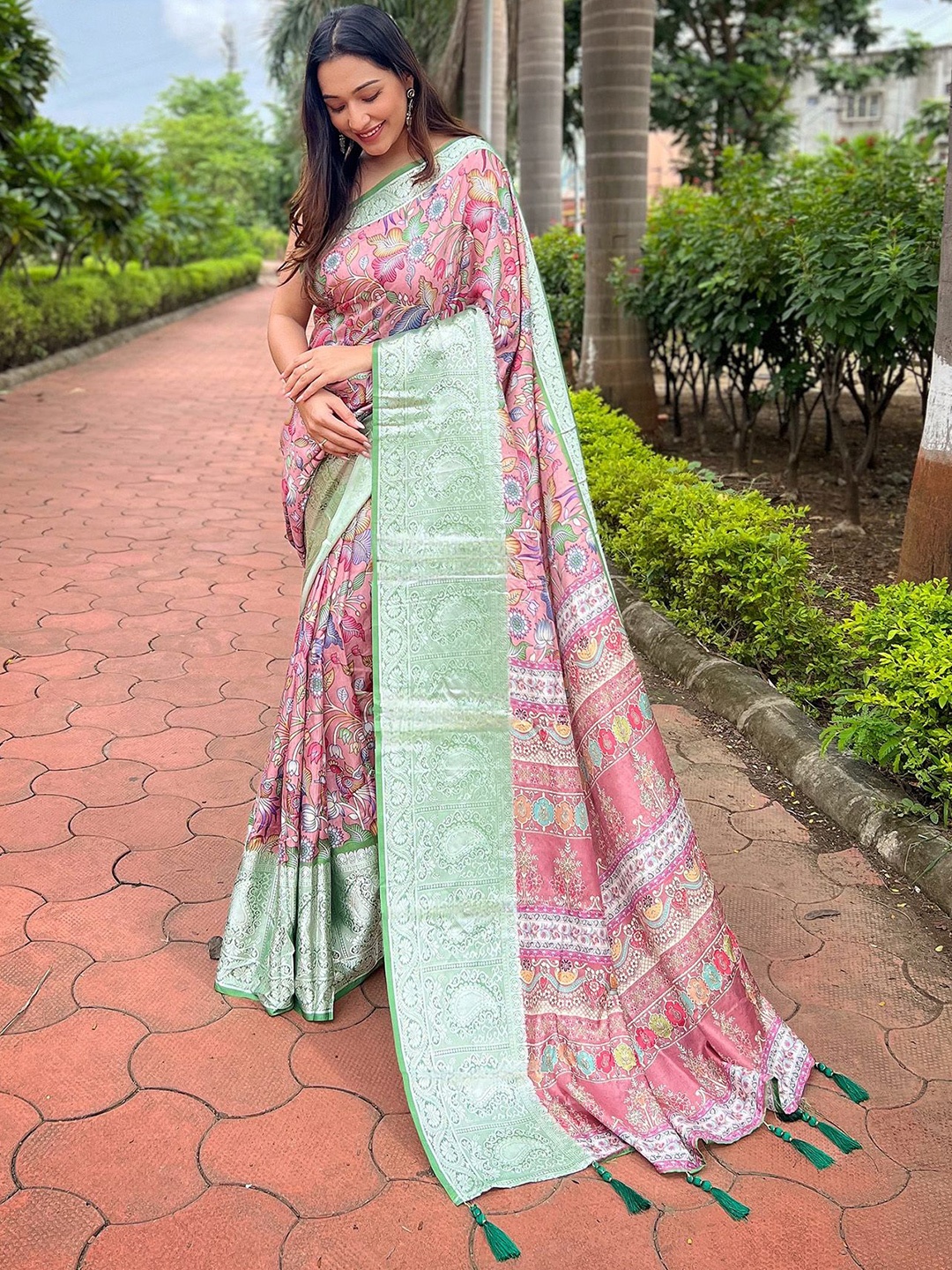 

elora Floral Zari Saree, Pink