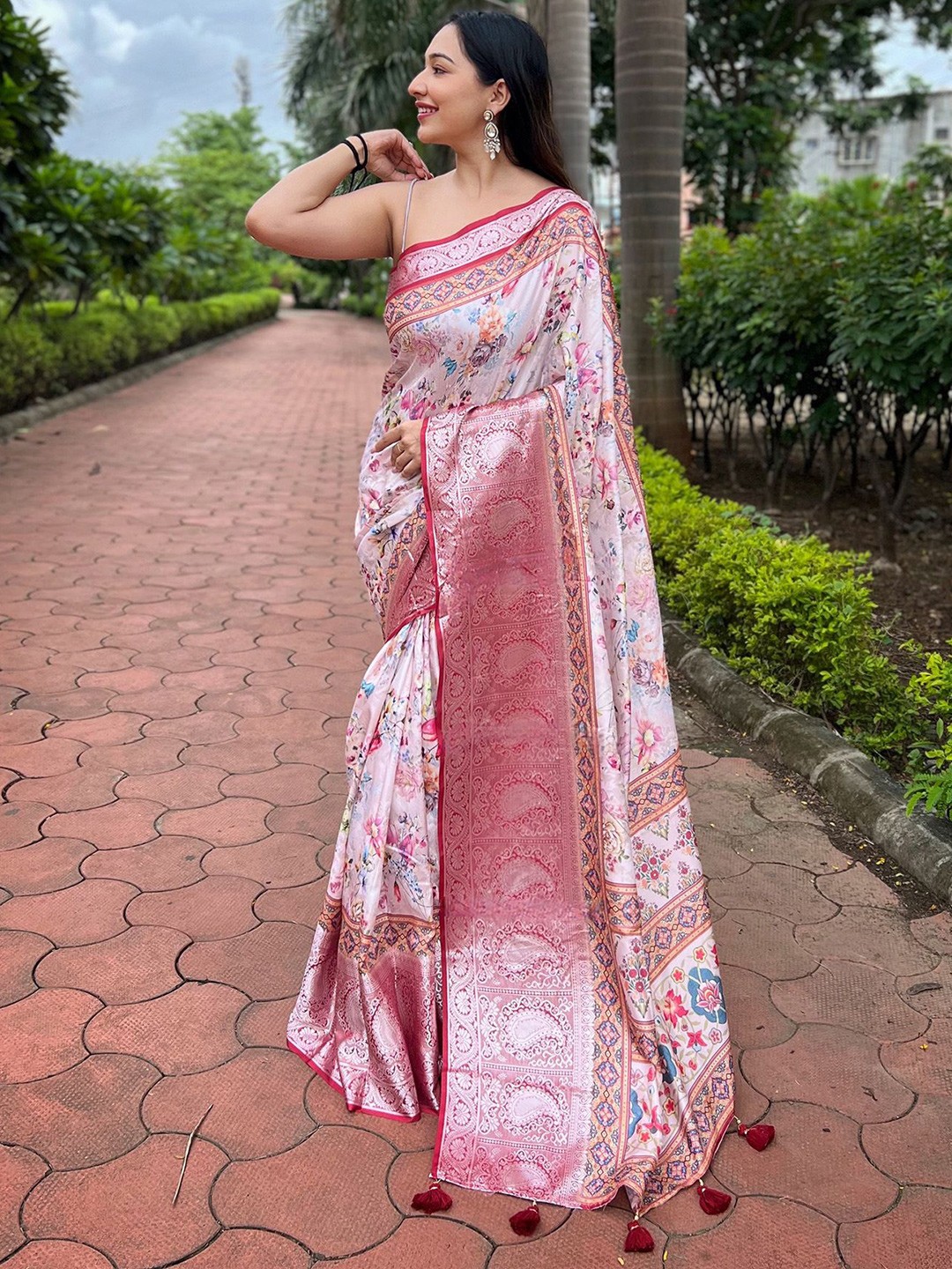 

elora Floral Zari Woven Tassel Saree, Pink