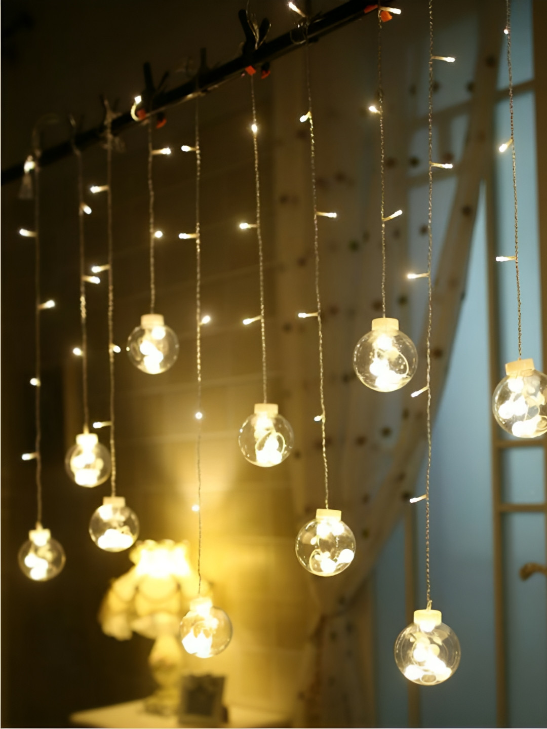

ENORMITY Yellow Ball Shape String Lights