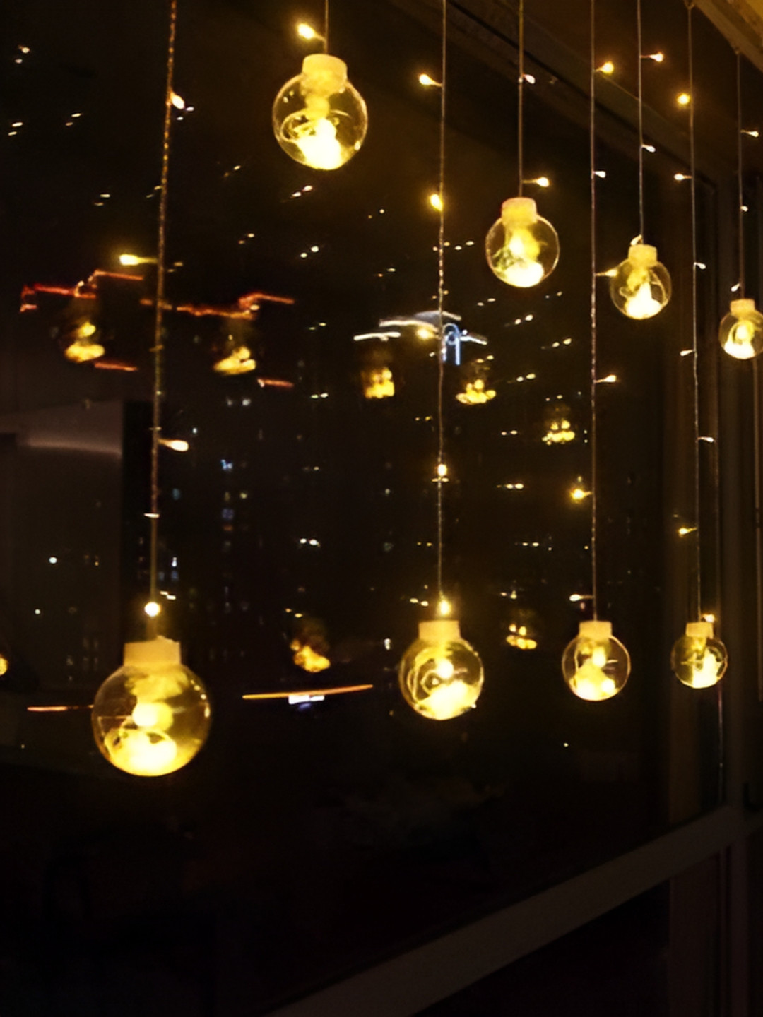 

ENORMITY Gold Toned Ball Shape String Lights