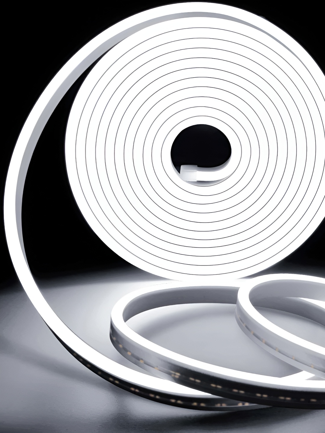 

ENORMITY White Rice Shape String Light