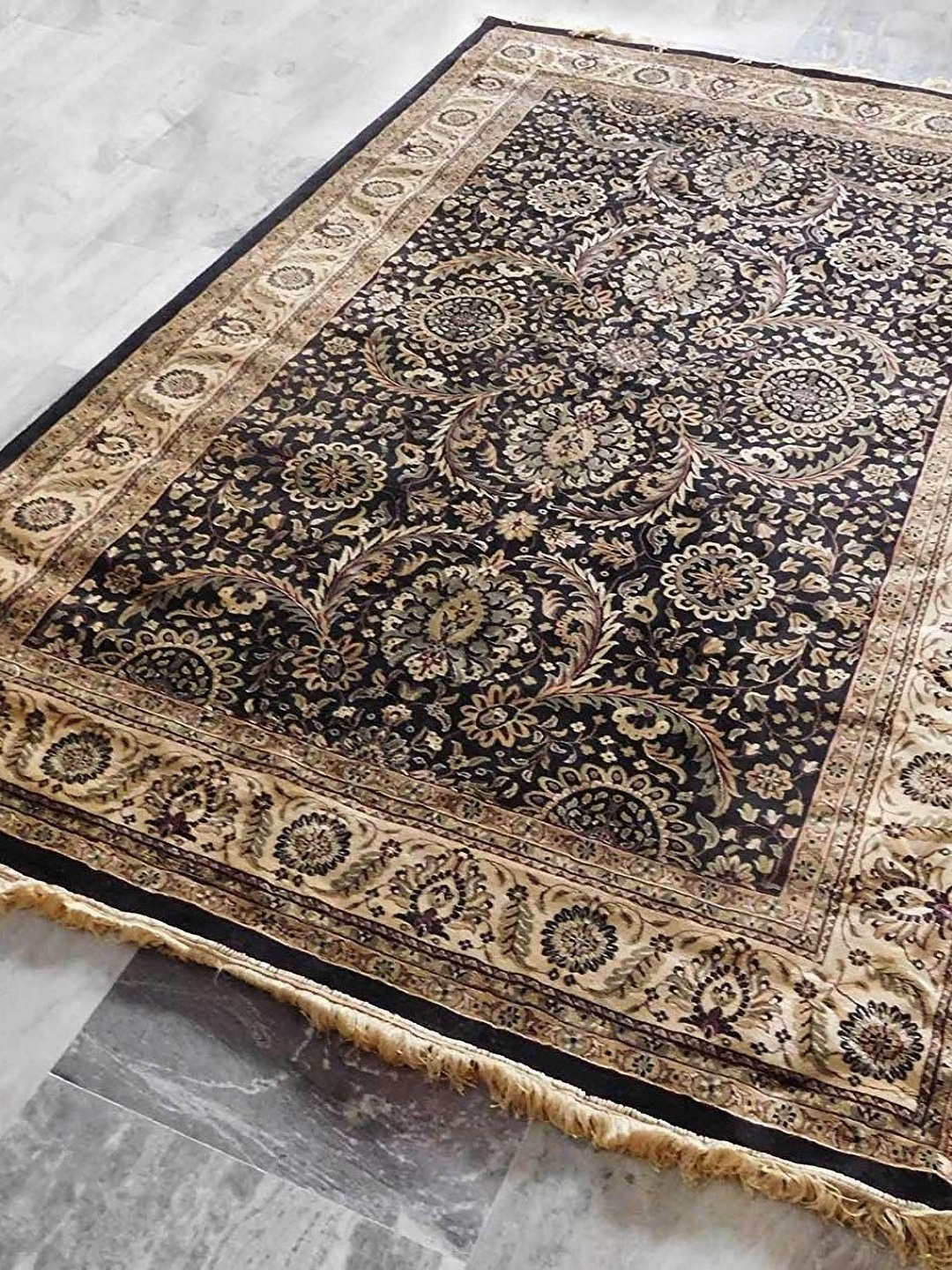 

IMRA CARPET Black & Beige Floral Rectangle Carpet