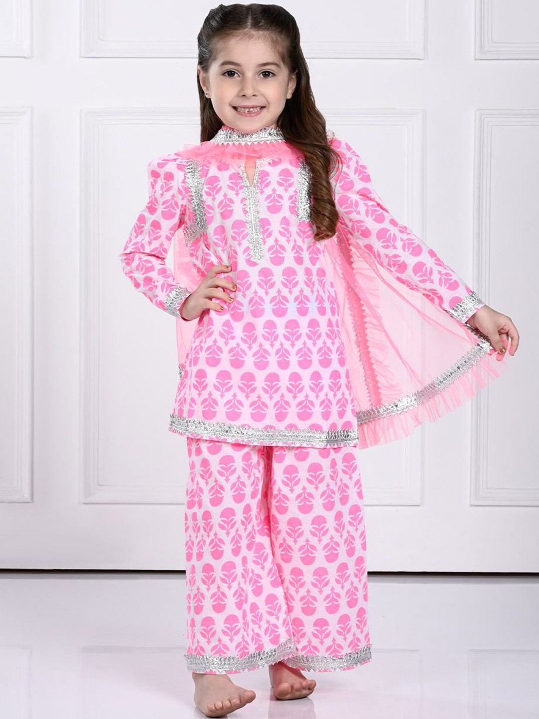 

THE PONY & PEONY CO. Girls Printed Puffed Sleeves Straight Kurta With Trousers & Dupatta, Pink