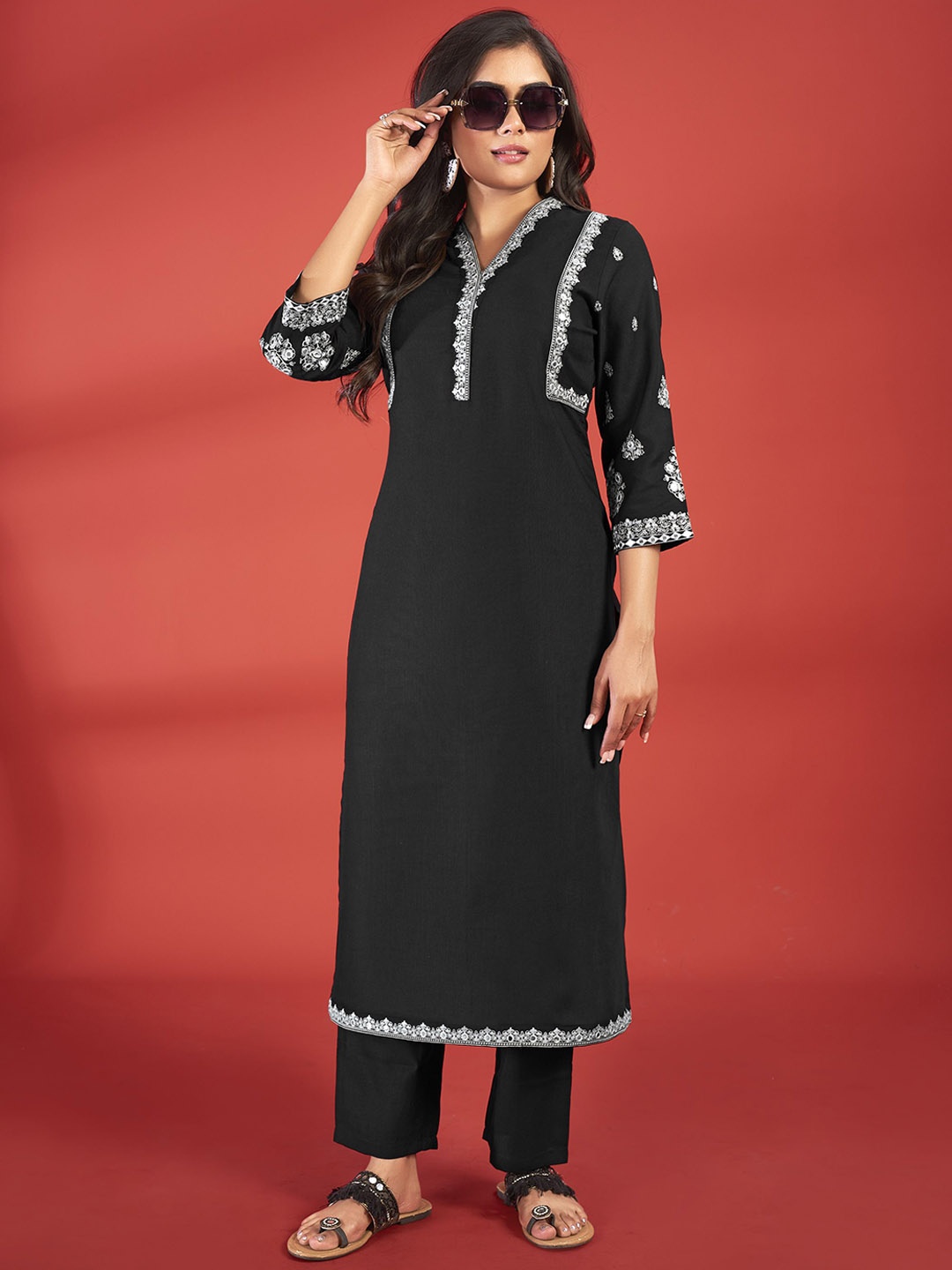 

IWUMAN Ethnic Motifs Embroidered Mirror Work V-Neck Straight Kurta With Palazzos, Black