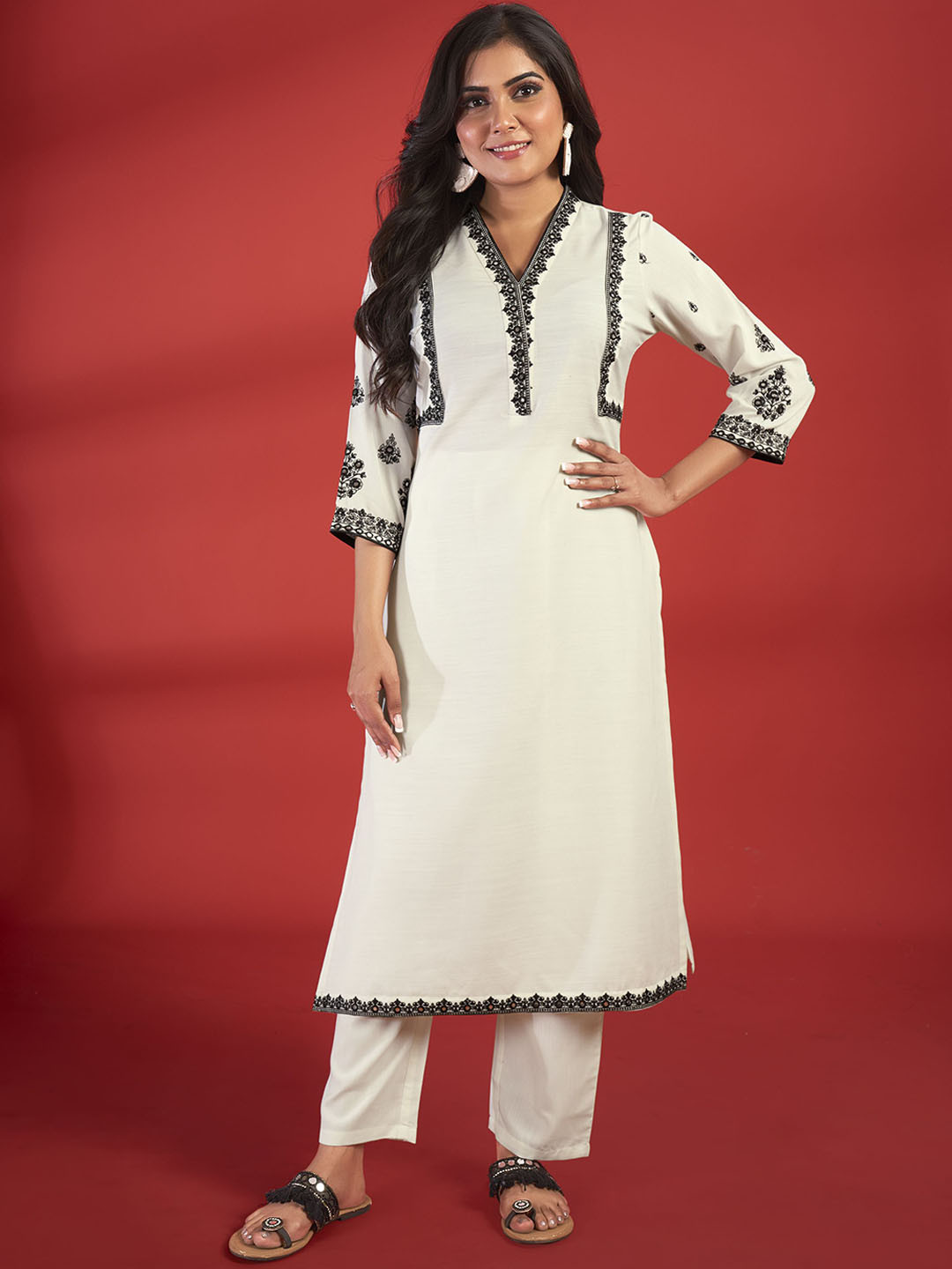 

IWUMAN Ethnic Motifs Embroidered Mirror Work V-Neck Straight Kurta With Palazzos, White