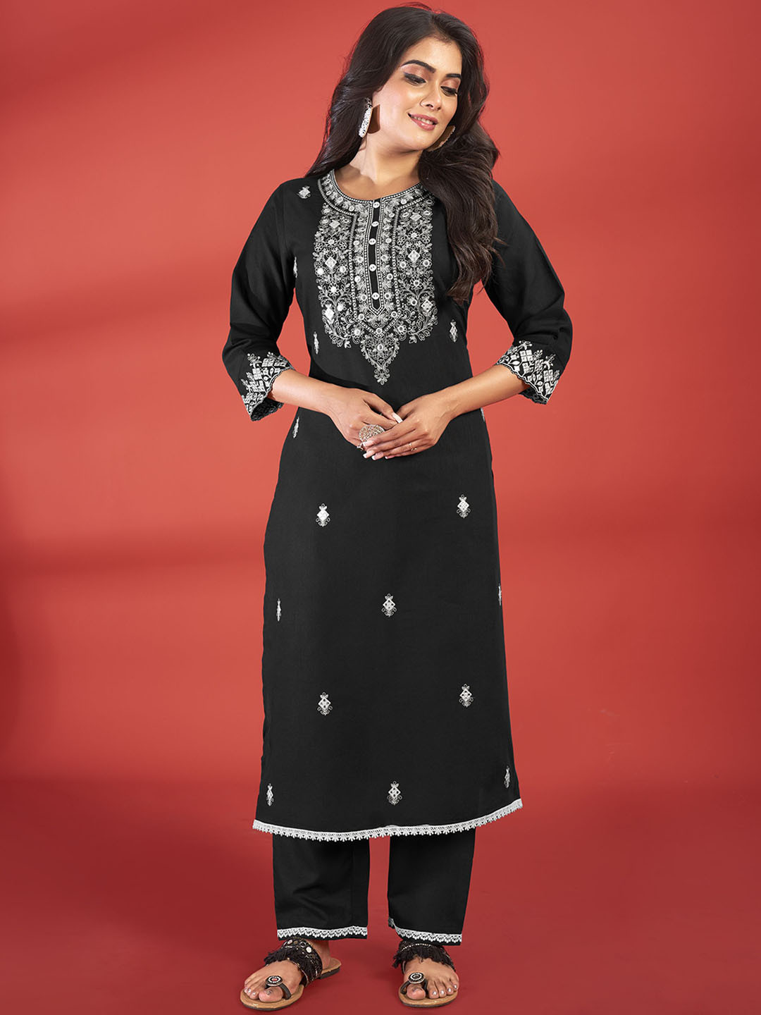

IWUMAN Ethnic Motifs Embroidered Straight Thread Work Kurta with Trousers, Black