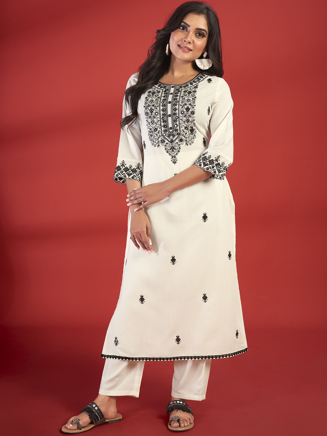 

IWUMAN Ethnic Motifs Embroidered Thread Work Straight Kurta with Trousers, White