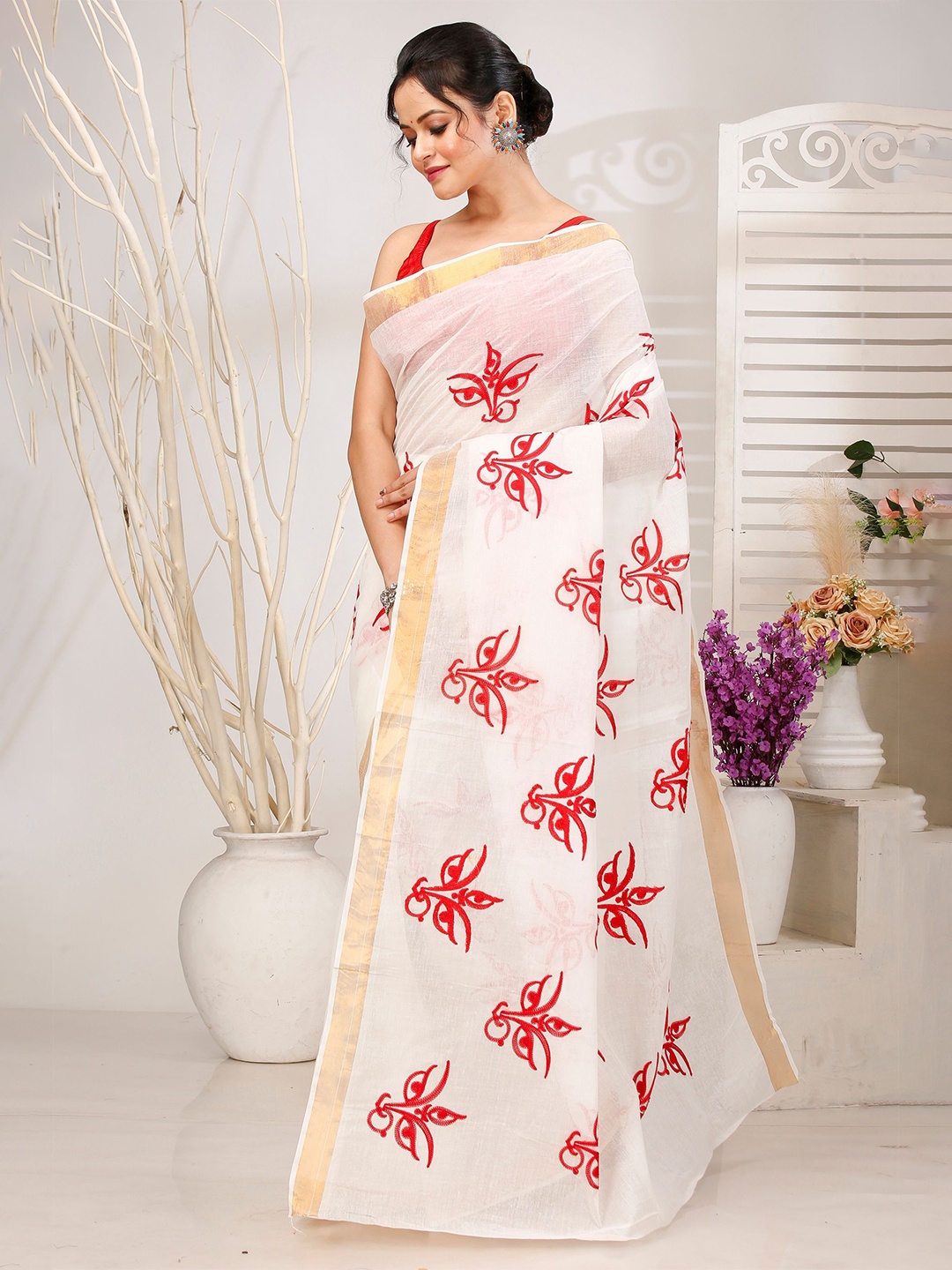 

PuJoy Ethnic Motifs Pure Cotton Taant Saree, White