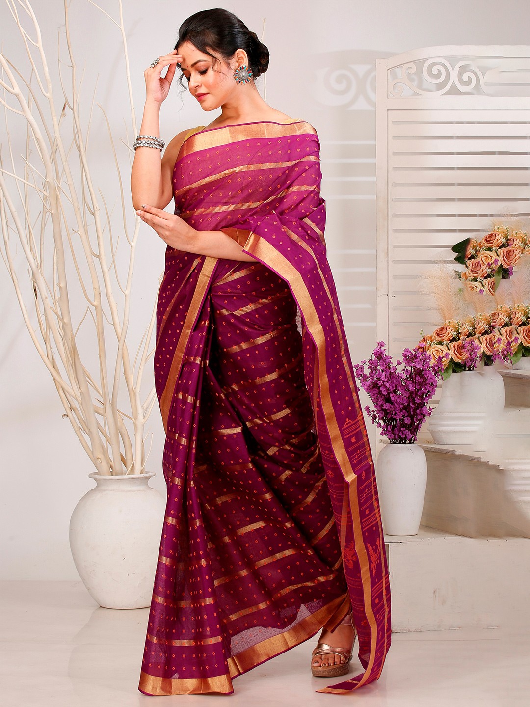 

PuJoy Woven Design Zari Pure Cotton Taant Saree, Purple