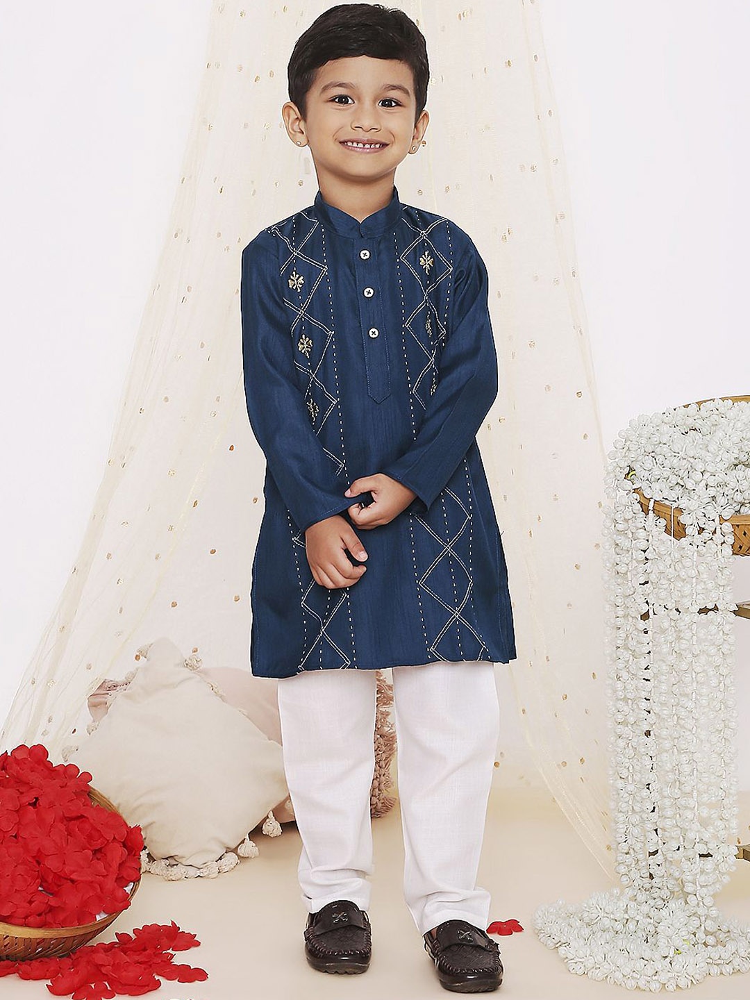 

KID1 Boys Geometric Embroidered Thread Work Pure Silk Kurta With Pyjamas, Blue