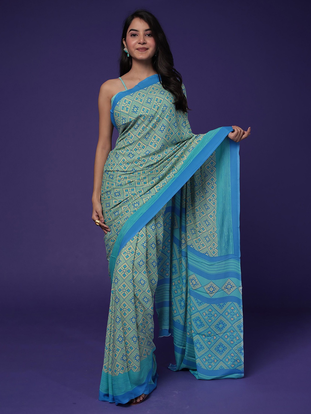 

ZARI Ethnic Motifs Printed Saree, Green