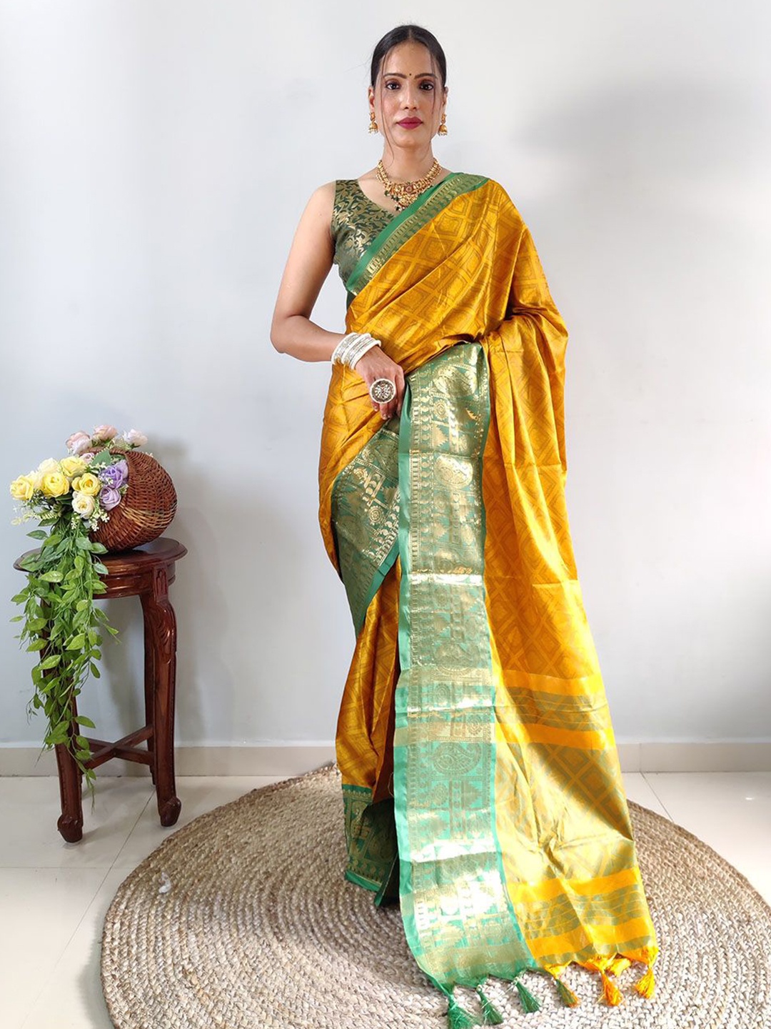 

JULEE Woven Design Zari Banarasi Saree, Yellow