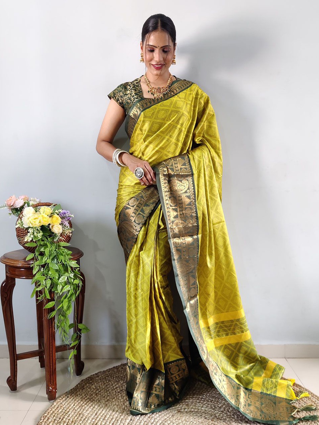 

JULEE Woven Design Zari Banarasi Saree, Lime green