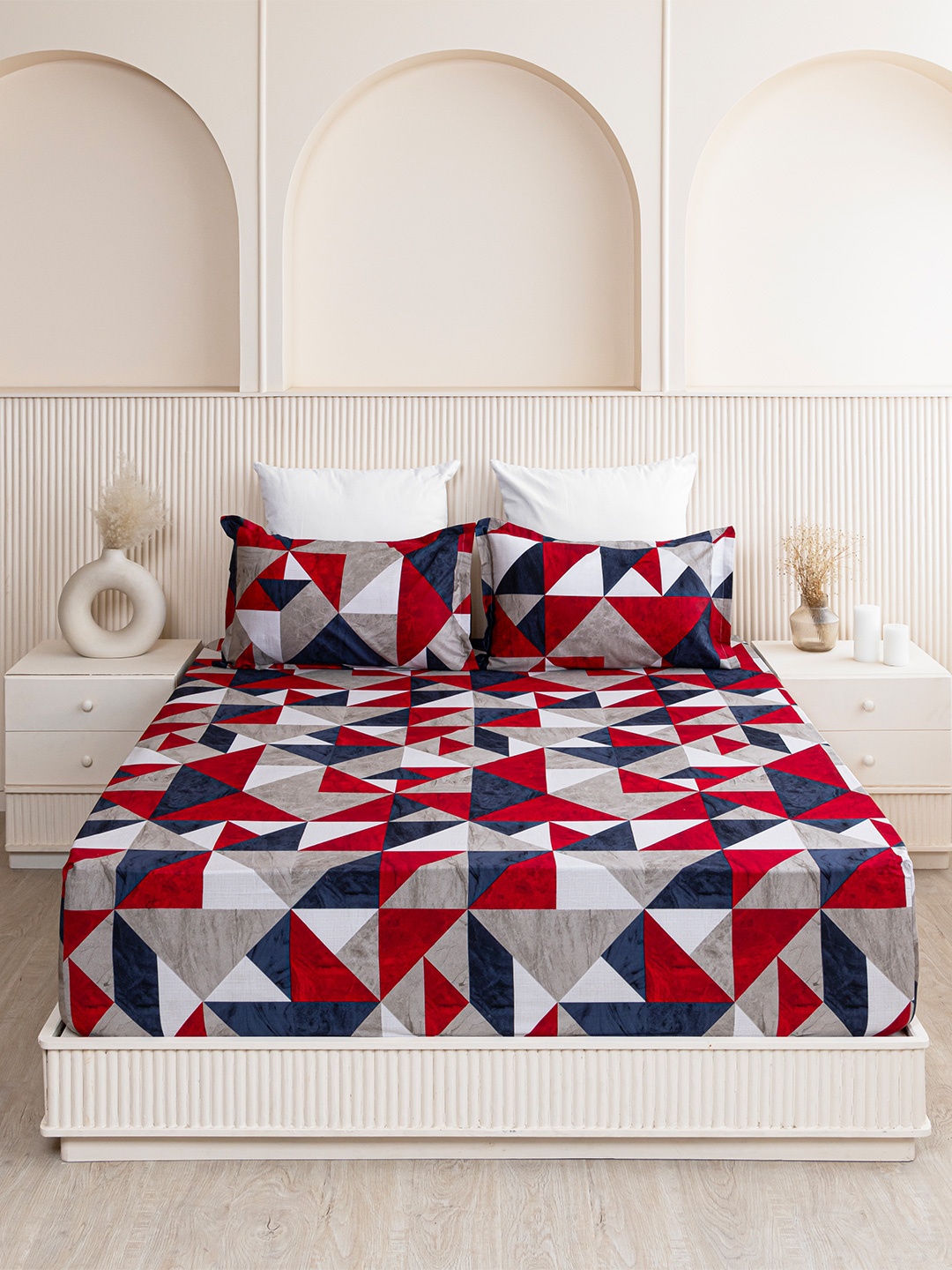 

HOMEMONDE Red Printed 210 TC Cotton Fitted Double King Bedsheet with 2 Pillow Covers