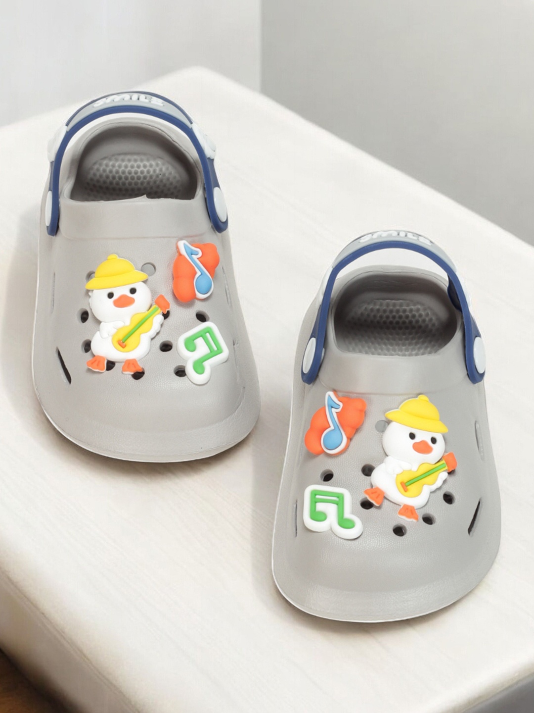 

Lil Lollipop Infants Applique Anti-Slip Clogs, Grey