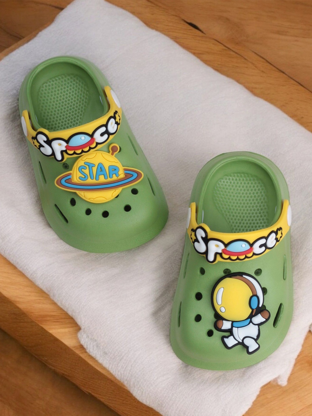 

Lil Lollipop Kids Space Astronaut Applique Anti-Slip Clogs, Green
