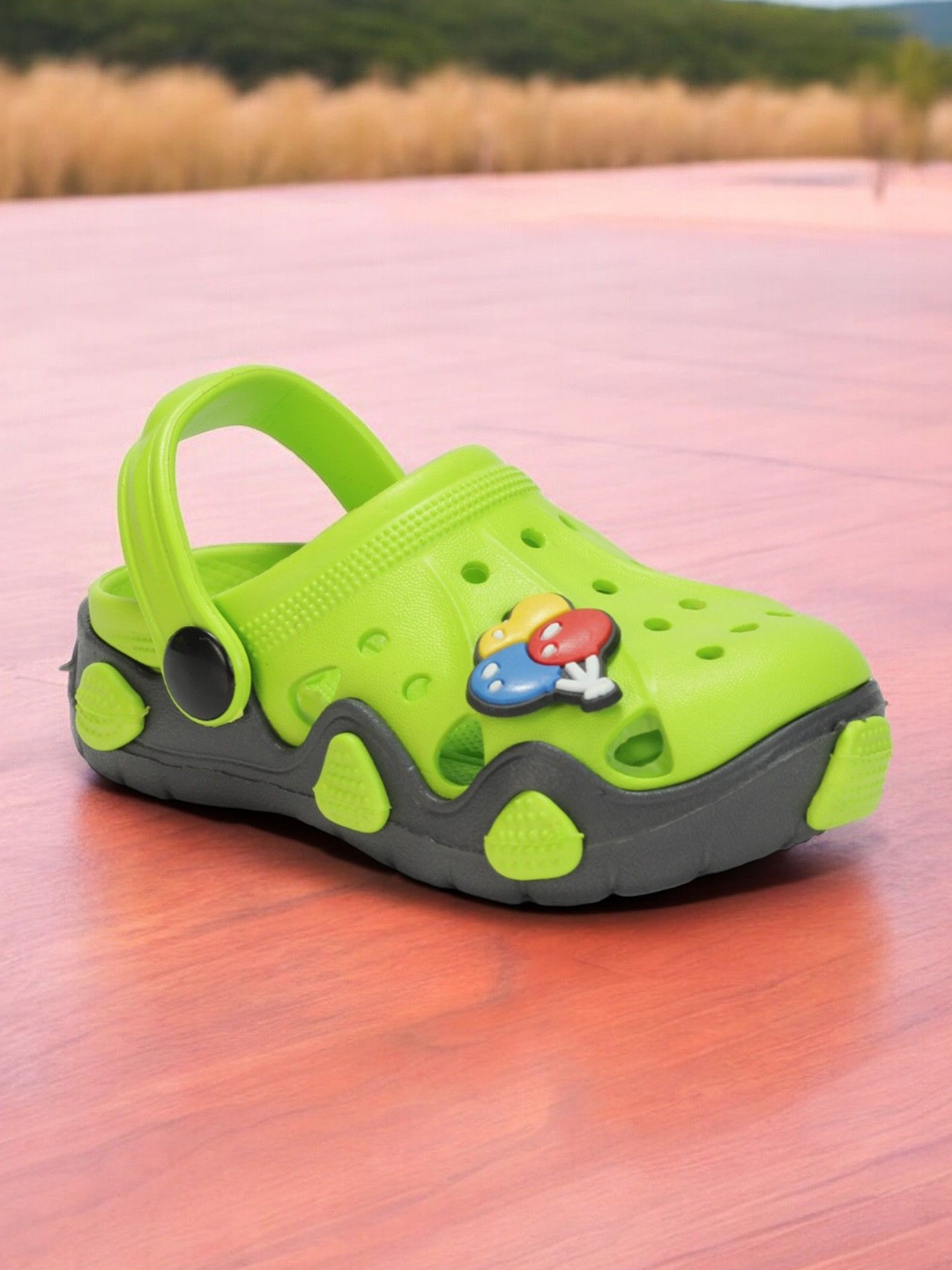 

Lil Lollipop Infants Balloon Applique Anti Slip Clogs, Green