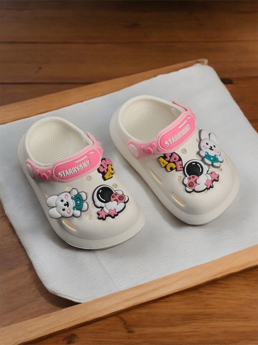 

Lil Lollipop Infants Anti Slip Clogs, Cream