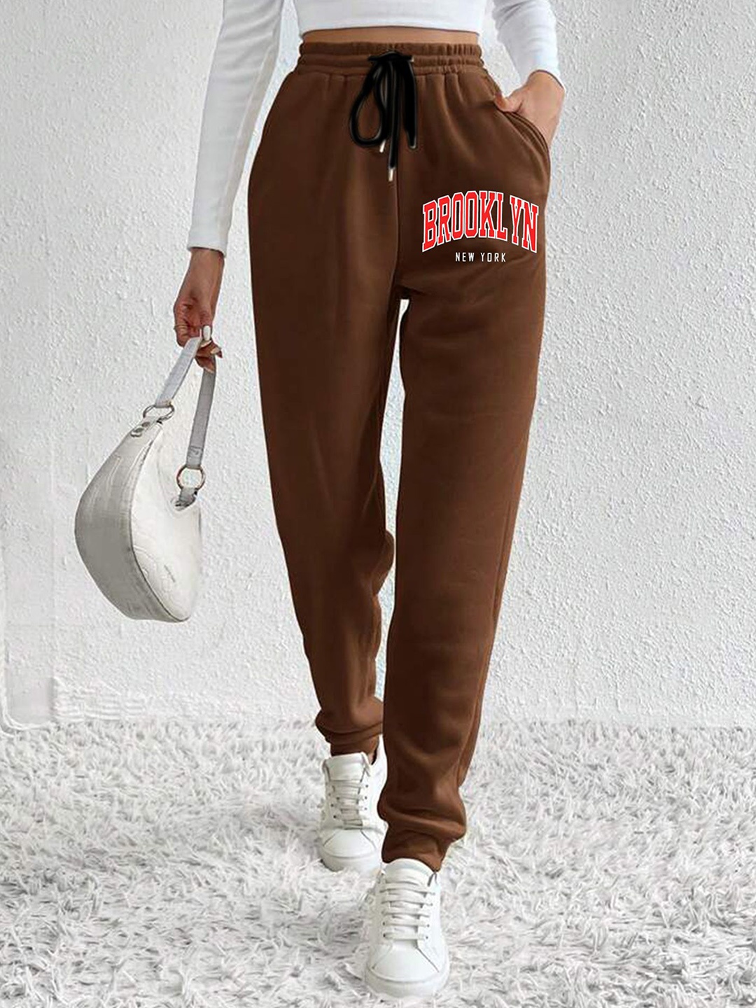 

TABADTOD Women Mid-Rise Relaxed Joggers Trousers, Brown
