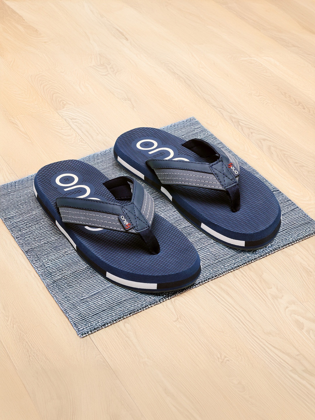 

One8 Men Printed Thong Flip-Flops, Navy blue