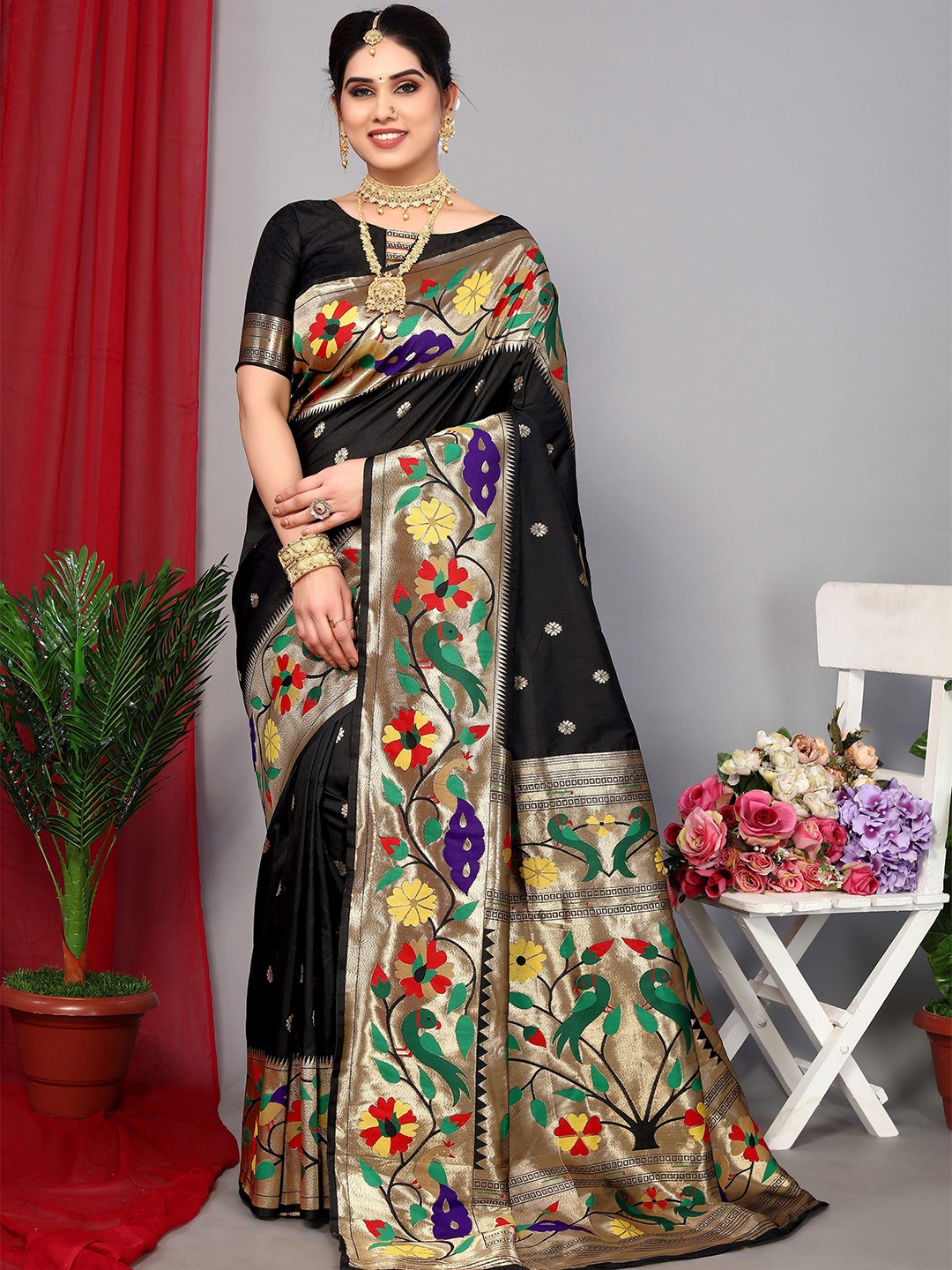 

HEER FASHION Women Floral Zari Paithani Saree, Black
