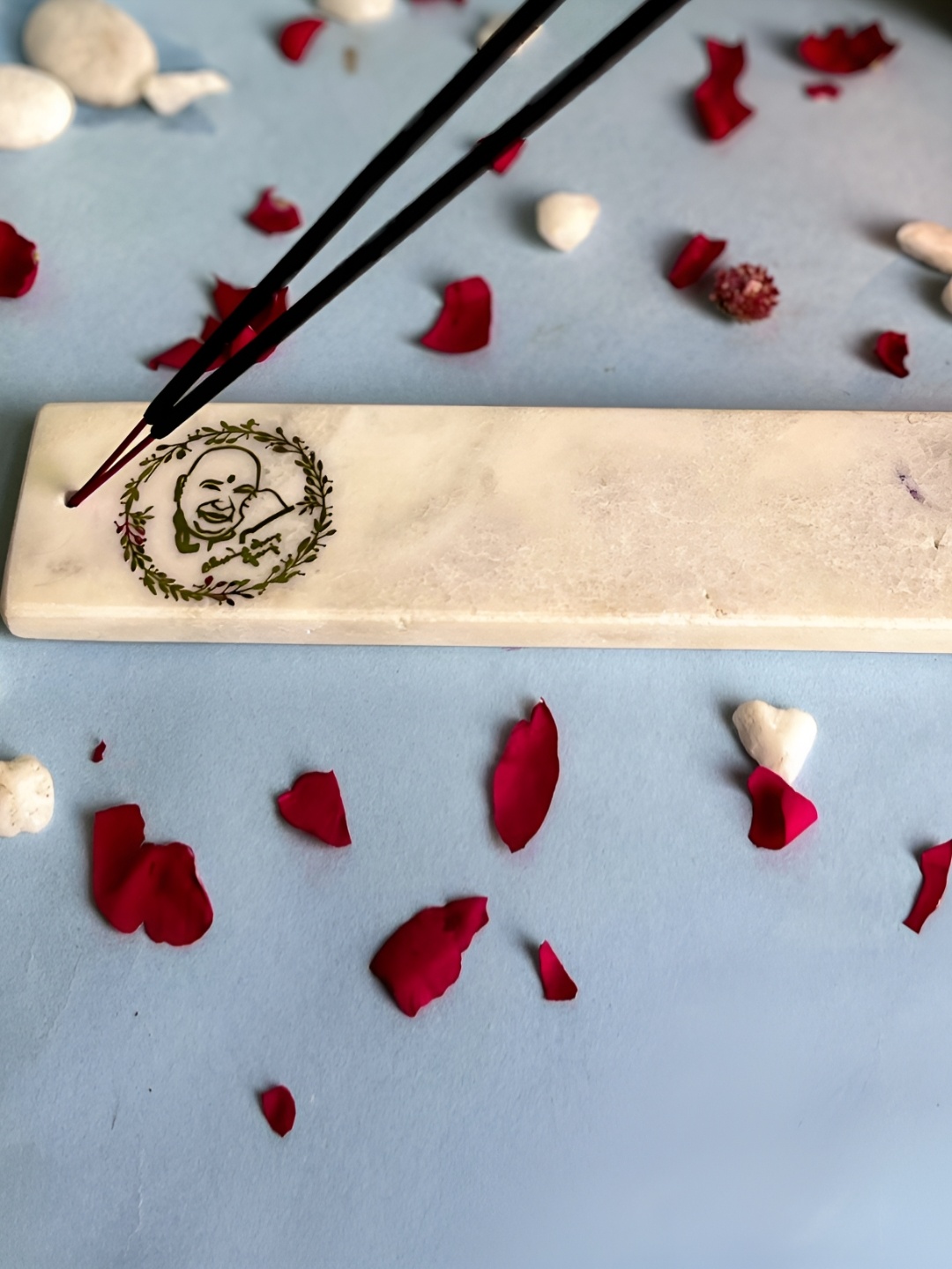 

HOMEARTE White & Gold Toned Agate Guru Ji Printed Incense Stick Holder
