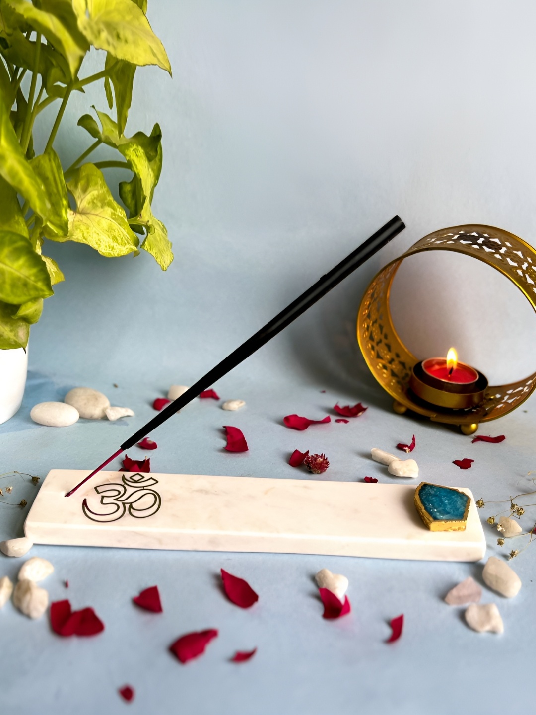

HOMEARTE Turquoise Blue & Off White Agate OM Printed Incense Stick Holder