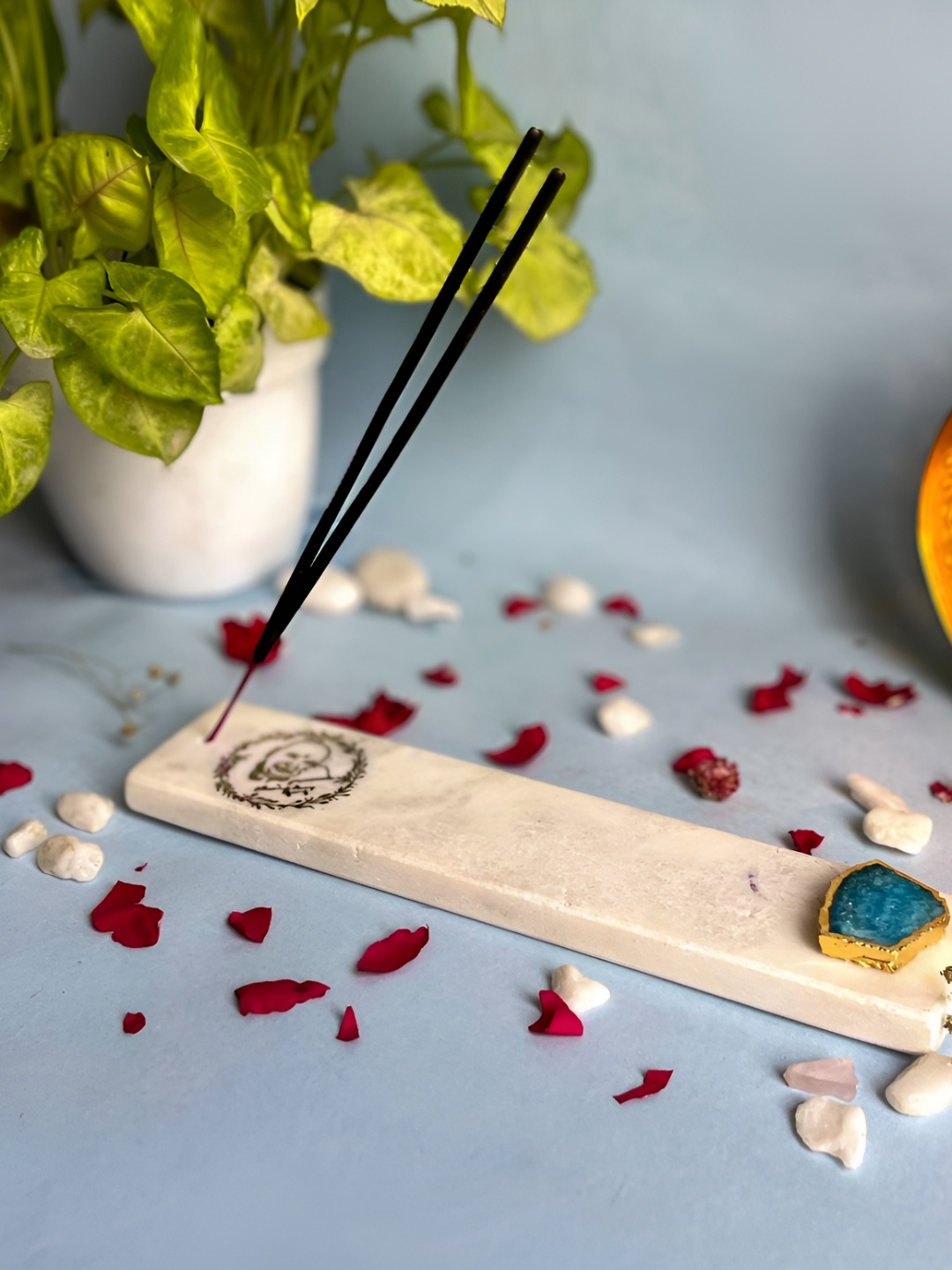 

HOMEARTE Turquoise Blue & Off White Agate Guru Ji Printed Incense Stick Holder