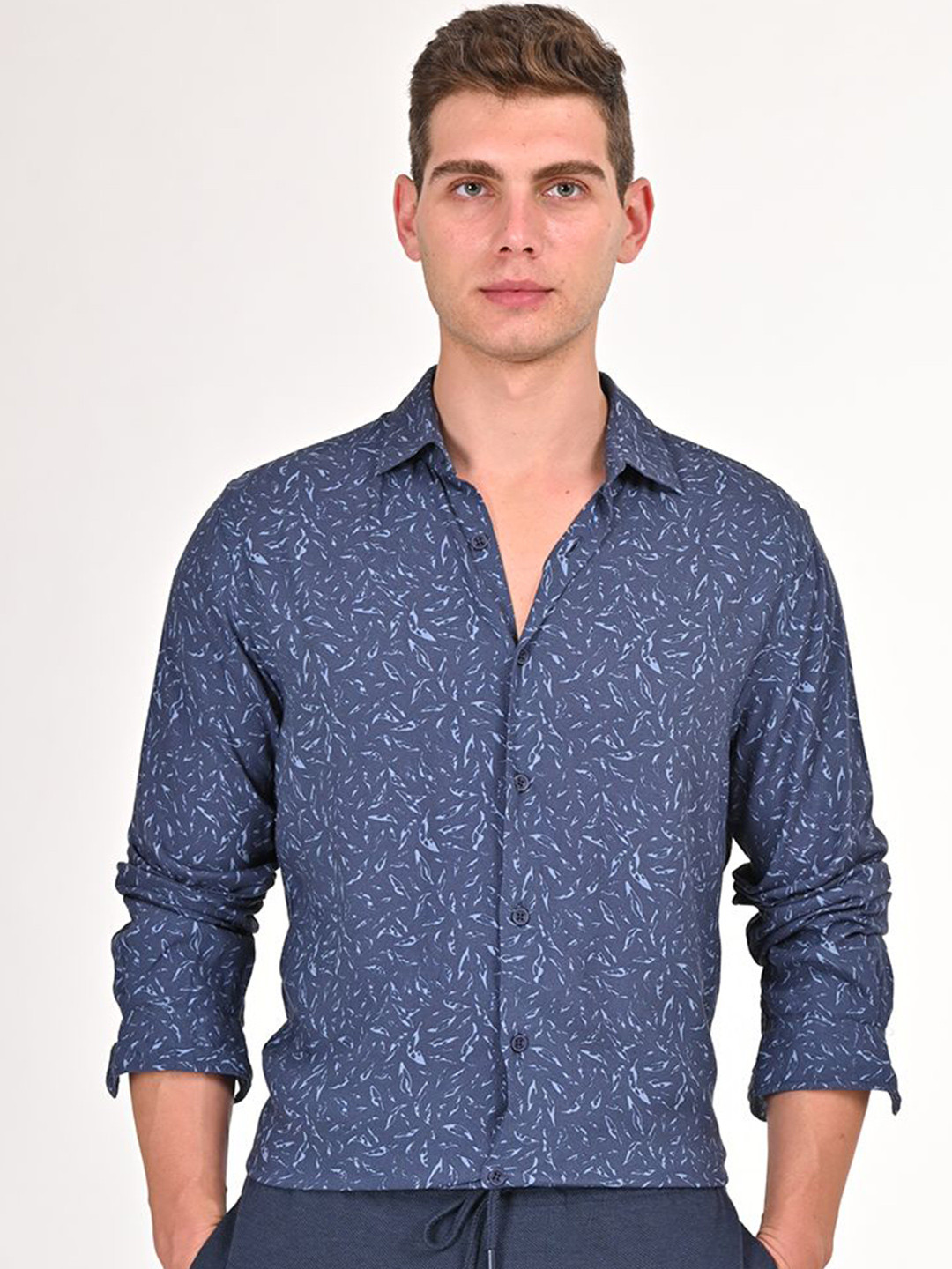 

POE Men Smart Spread Collar Floral Printed Slim Fit Casual Shirt, Navy blue