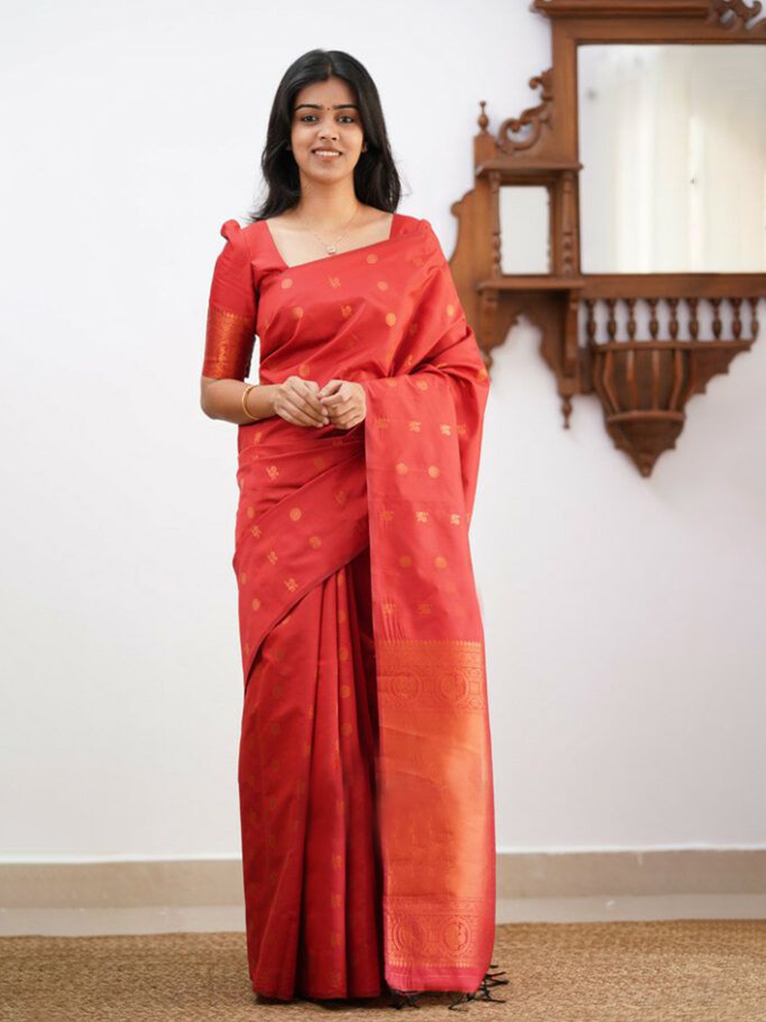 

QENY Ethnic Motifs Zari Silk Blend Banarasi Saree, Red