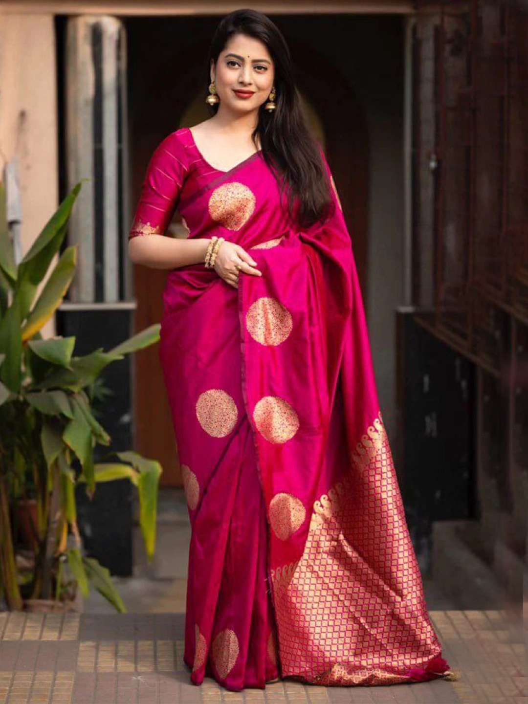 

QENY Woven Design Zari Banarasi Saree, Pink