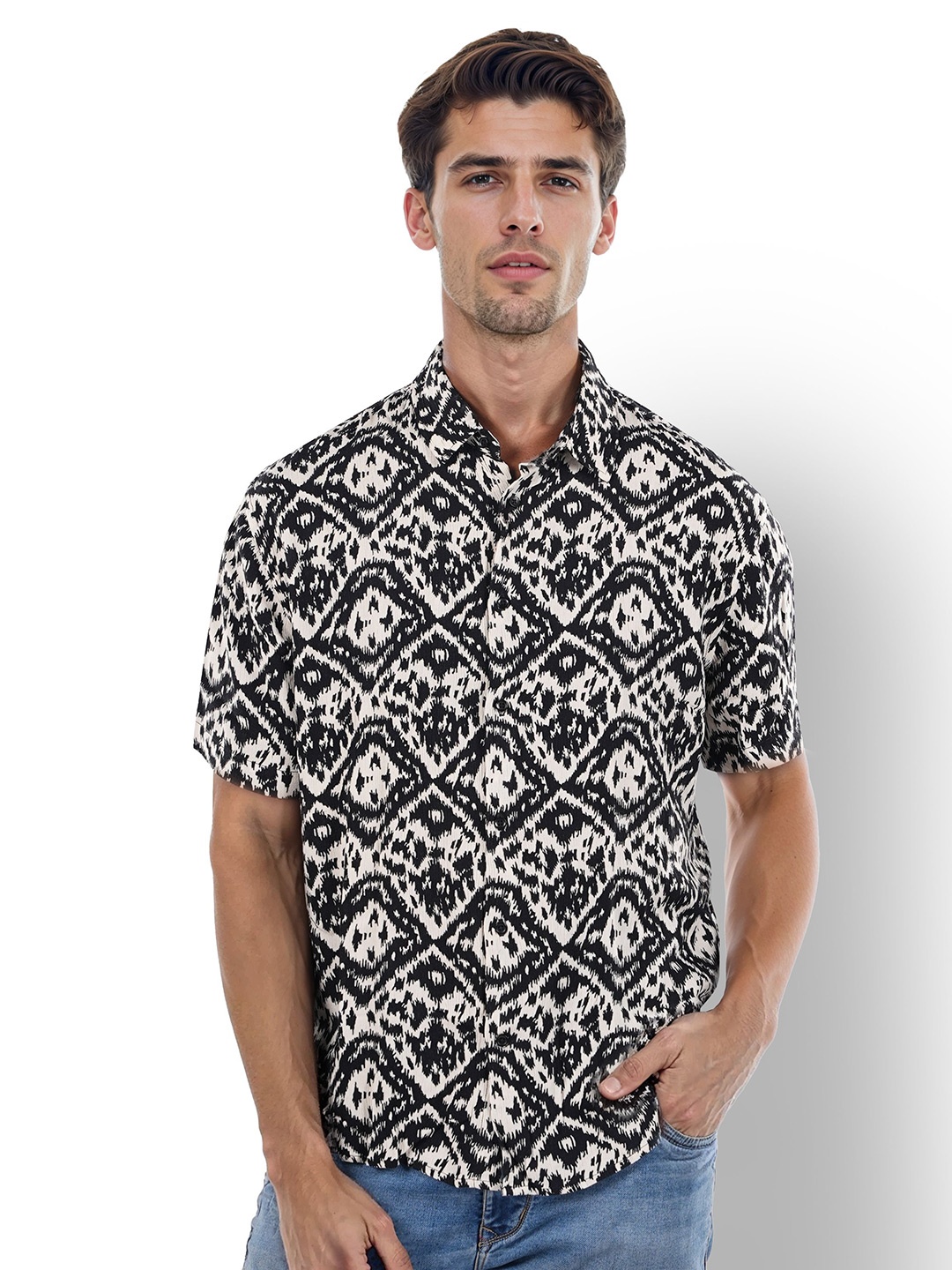 

Celio Men Classic Opaque Monochrome Printed Casual Shirt, Black