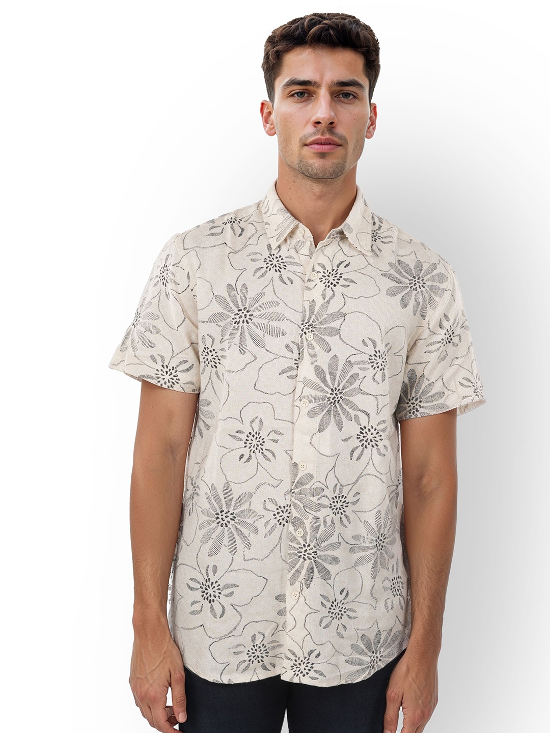 

Celio Men Classic Floral Opaque Printed Casual Shirt, Off white