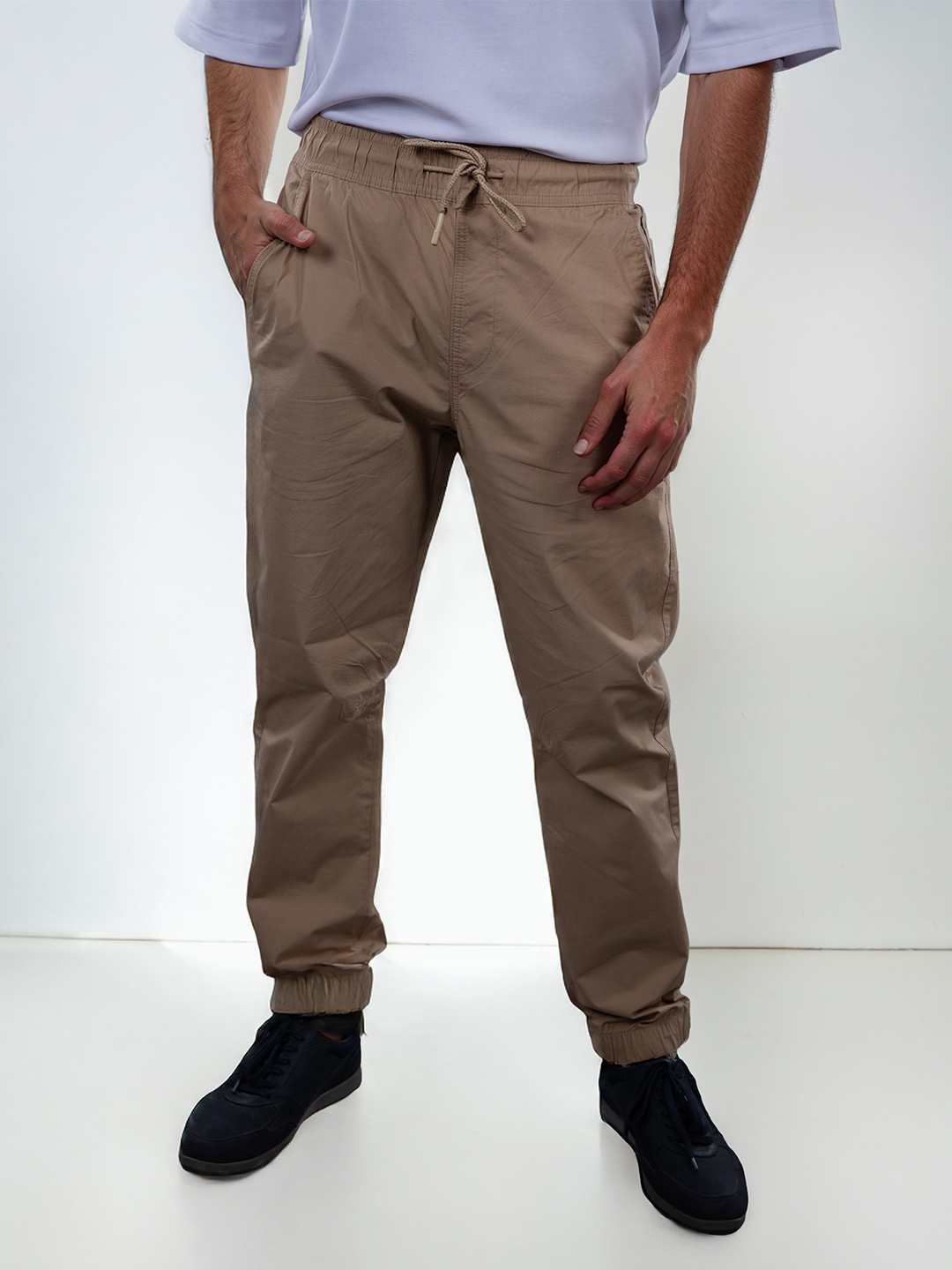 

Celio Men Loose Fit Chinos Trousers, Beige
