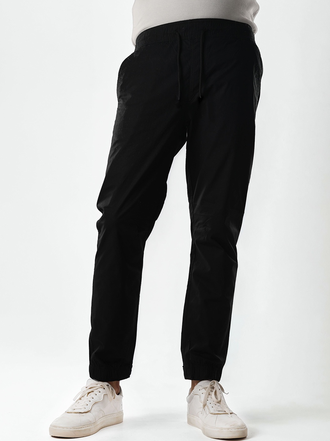 

Celio Men Mid-Rise Loose Fit Joggers Trousers, Black