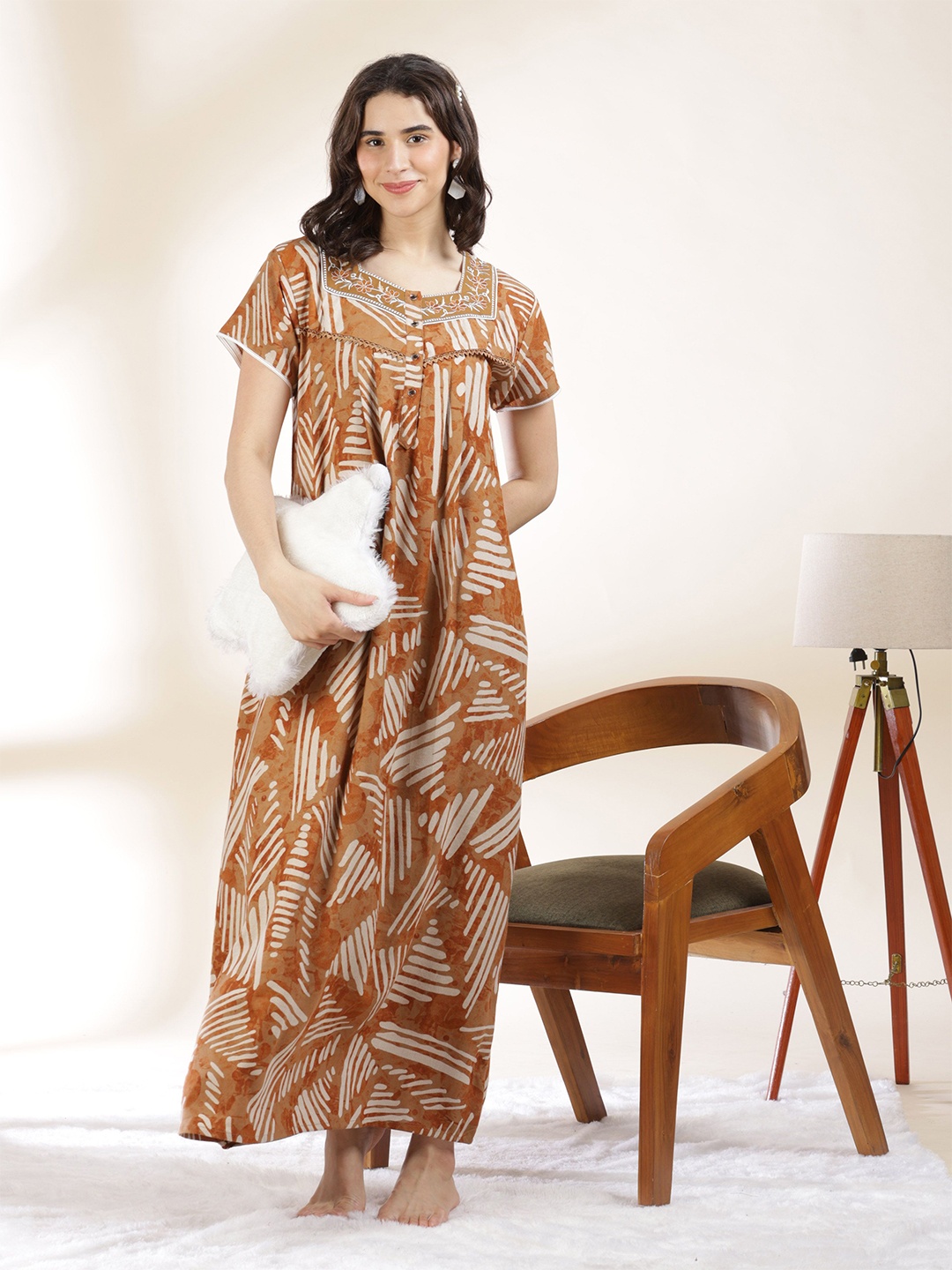 

9shines Label Printed Maxi Nightdress, Gold