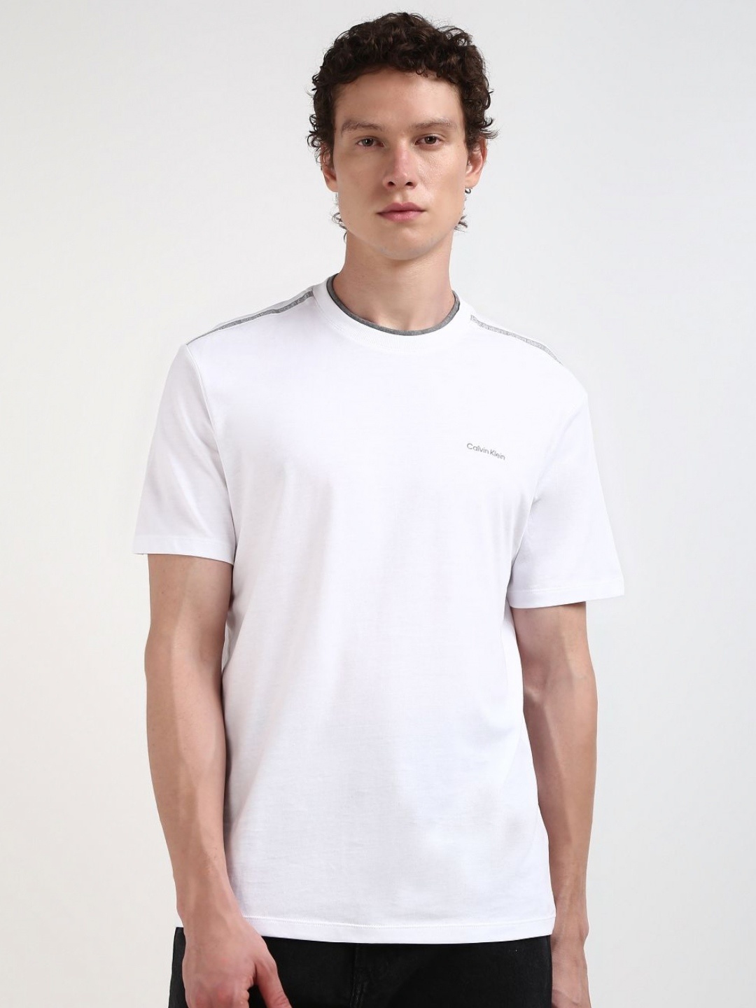 

Calvin Klein Jeans Men Solid Round Neck Pure Cotton Tshirt, White