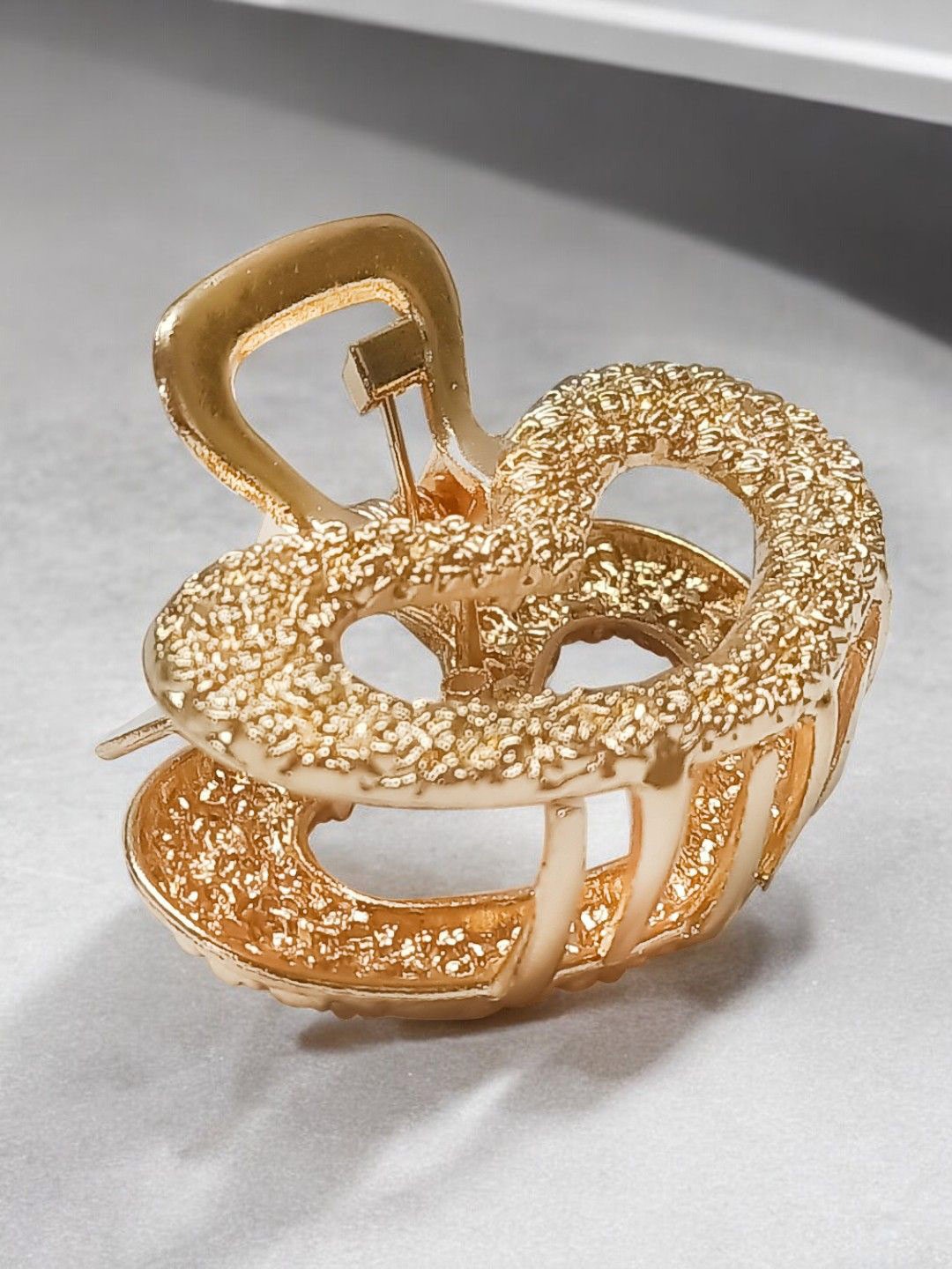 

OOMPH Women Heart Shape Claw Clip, Gold