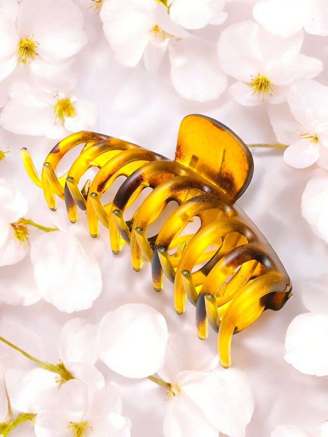 

OOMPH Women Large Claw Clip, Yellow