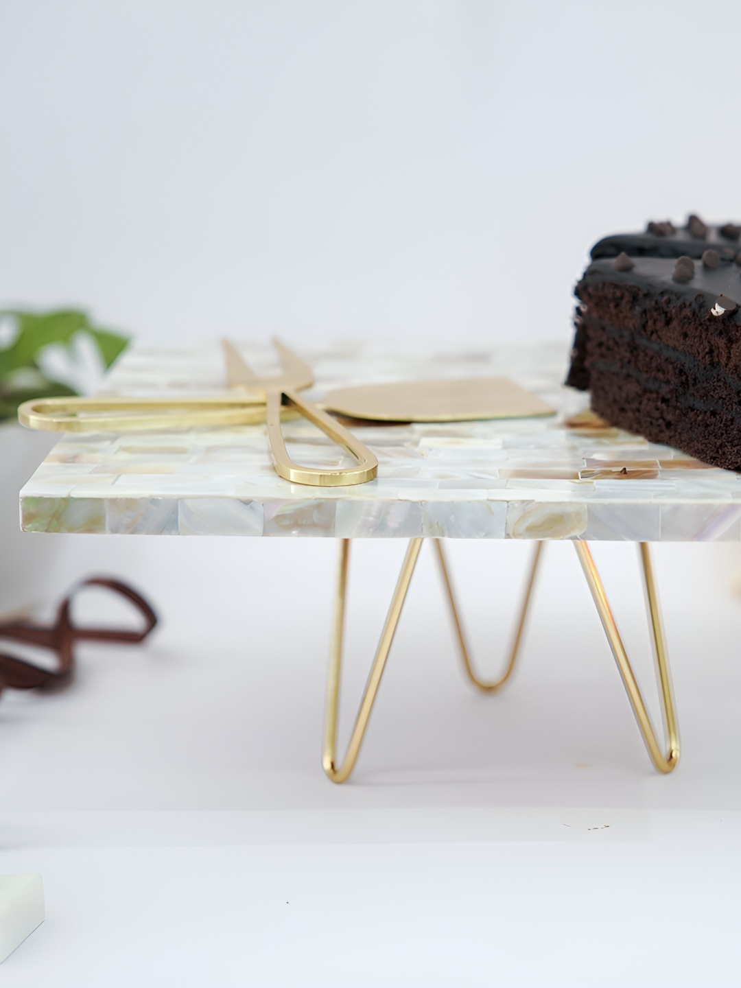 

HOMEARTE Off- White Rectangle Mother Of Pearl Cake Stand With