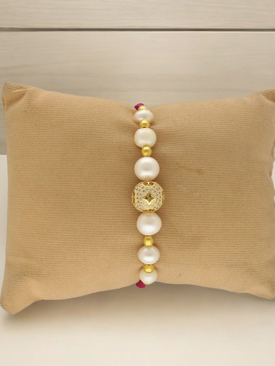 

Sri Jagdamba Pearls Dealer Fresh Water Pearls Bracelet Rakhi, Gold