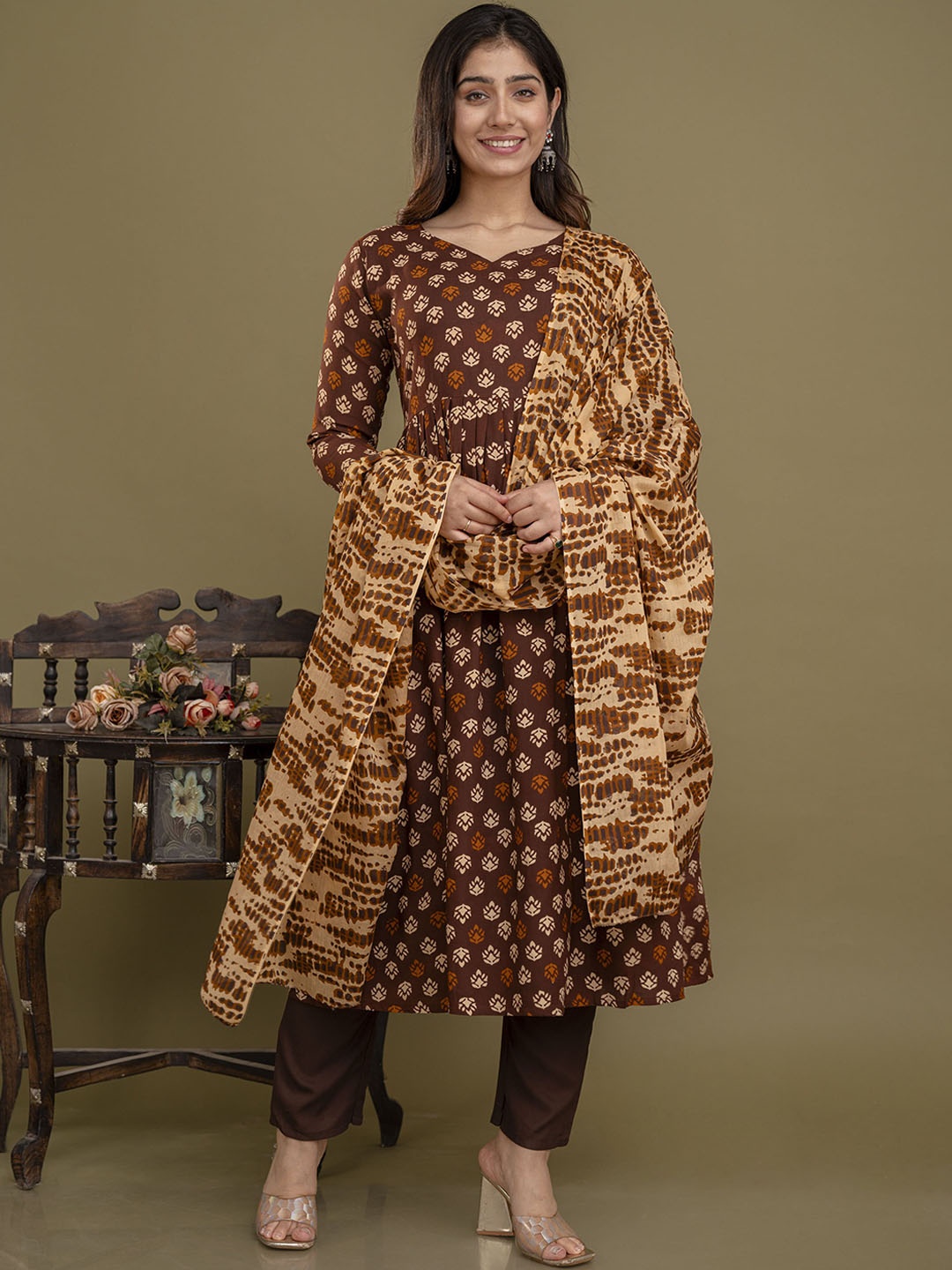 

MILAAV Floral Printed V-Neck Anarkali Kurta with Trousers & Dupatta, Coffee brown