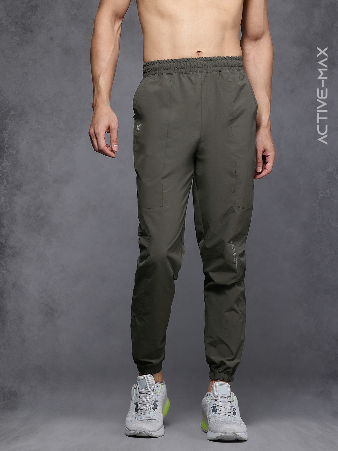 

HRX by Hrithik Roshan Men Rapid-Dry Running Joggers with Reflective Detail, Olive