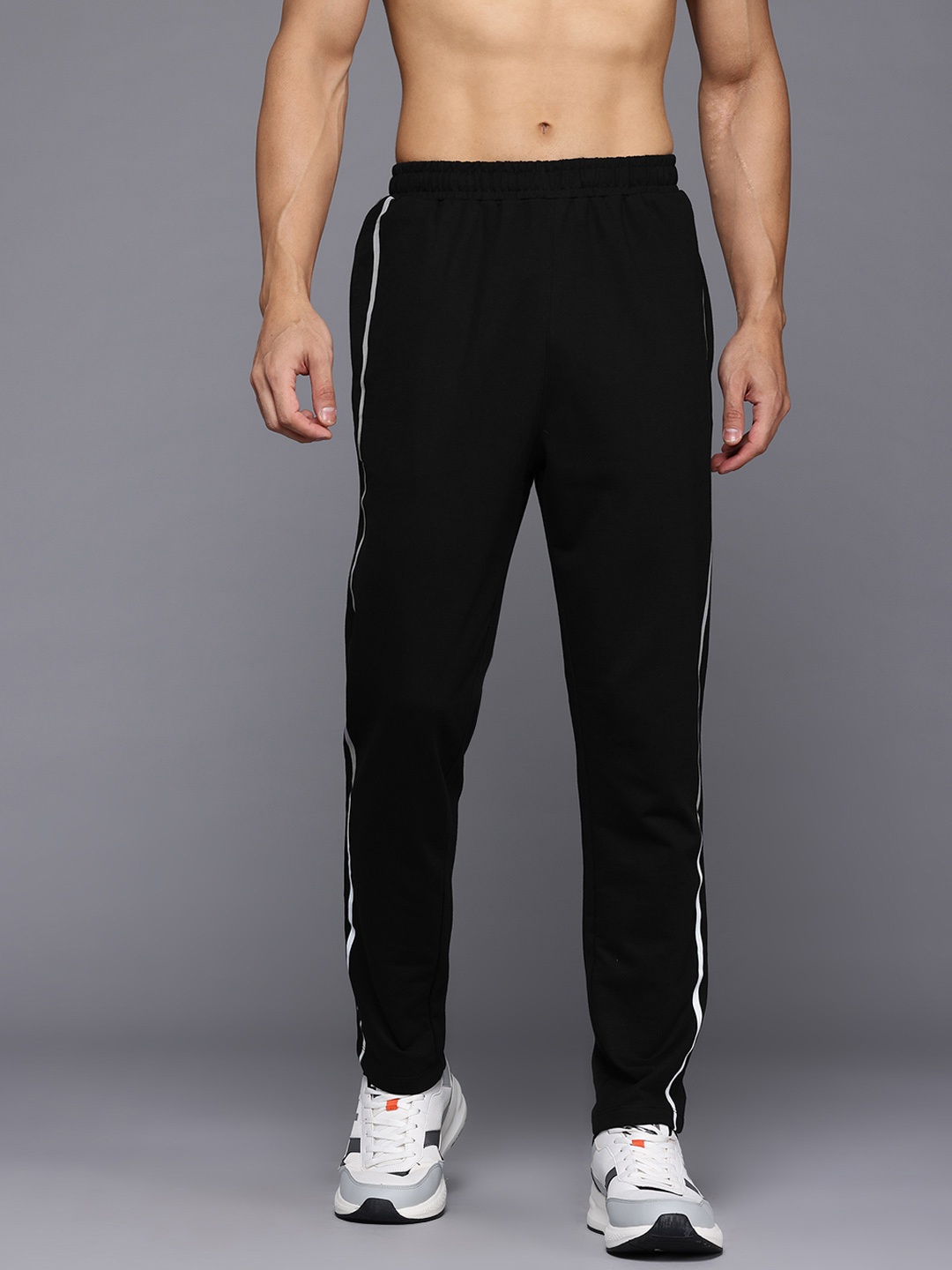 

HRX by Hrithik Roshan Men Regular Fit Lifestyle Track pants, Black