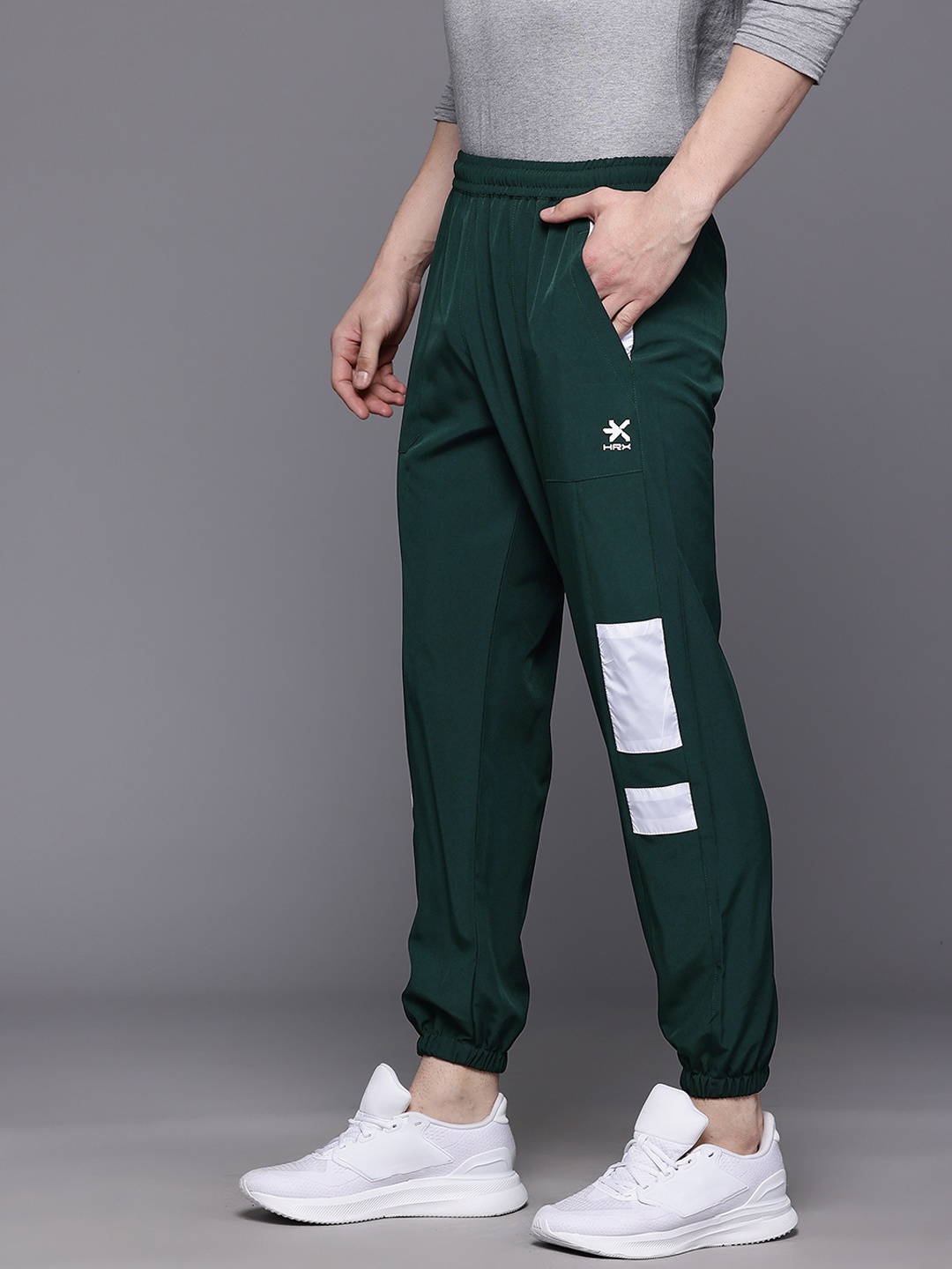 

HRX by Hrithik Roshan Men Colourblocked Detail Mid-Rise Regular Fit Lifestyle Joggers, Green